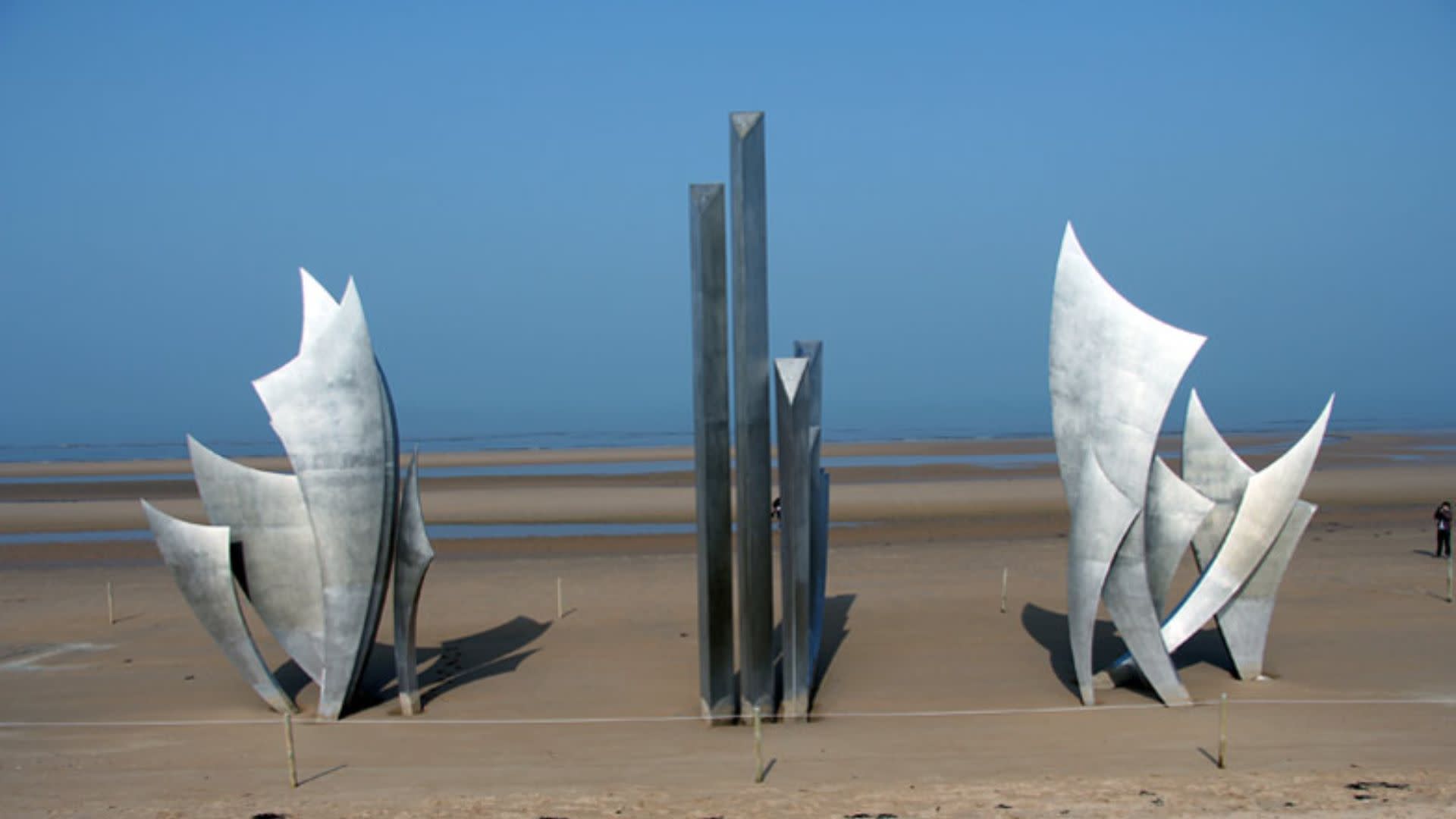 D-Day landing beaches private tour from Paris - Thumbnail 3