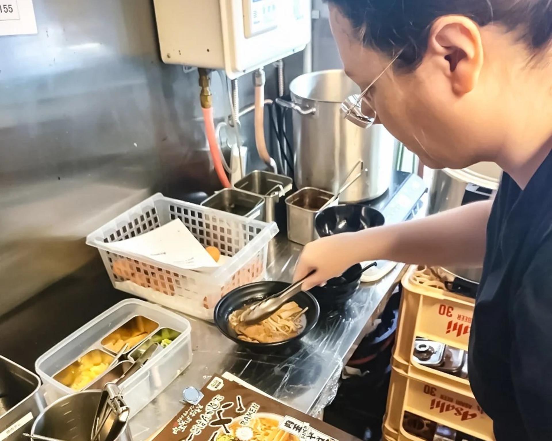 Kabukicho Ramen Making Experience - Thumbnail 4