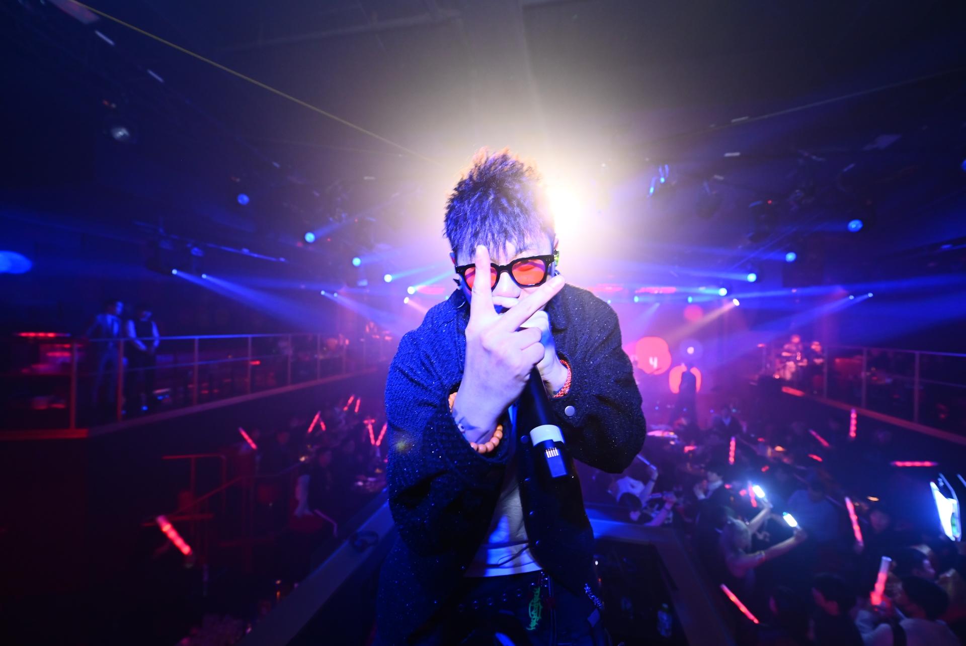 Umeda Osaka | PICCADILLY Live Show & Nightclub Ticket | Shisha & Karaoke - Thumbnail 9