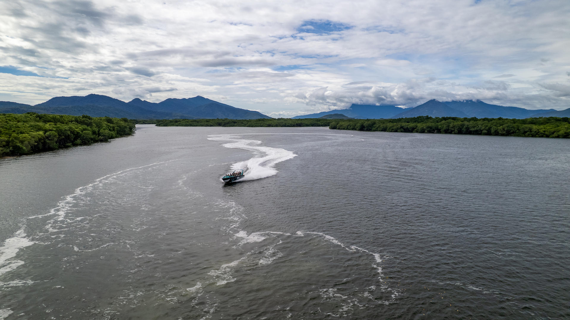 Jet Boat Ride in Cairns - Thumbnail 4