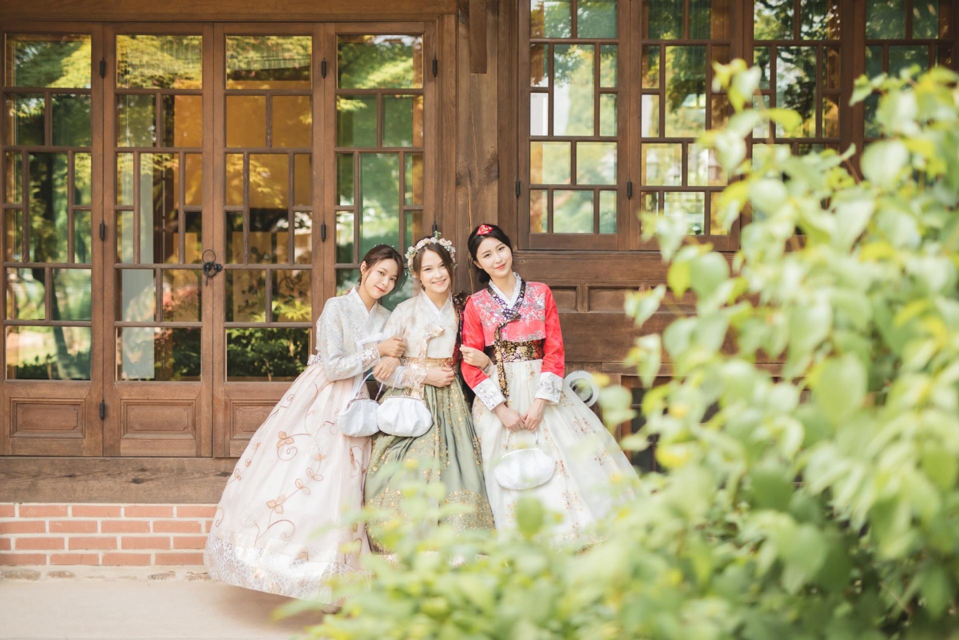 [Oneday Hanbok] Seoul Gyeongbokgung Hanbok Rental Experience - Thumbnail 4