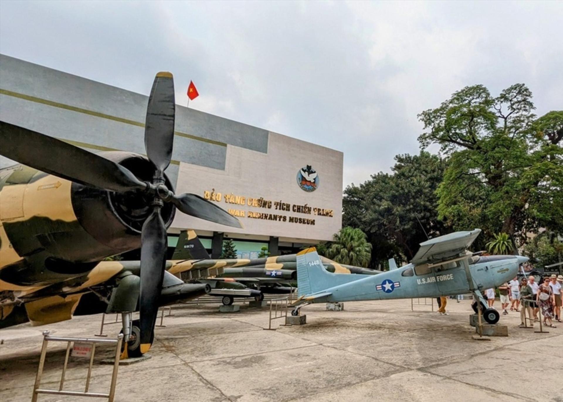 Morning City Tour: Independence Palace, War Museum, Ben Thanh Market - Thumbnail 5