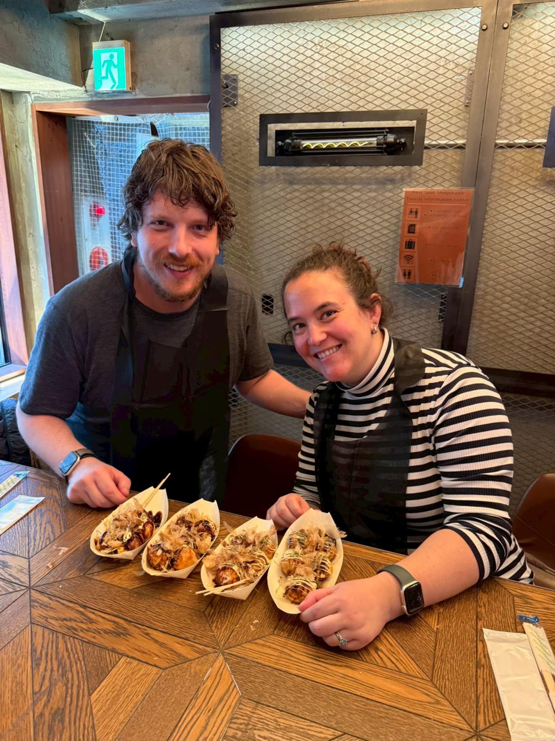 Shinjuku Takoyaki Making Experience: Make Osaka's specialty! - Thumbnail 17