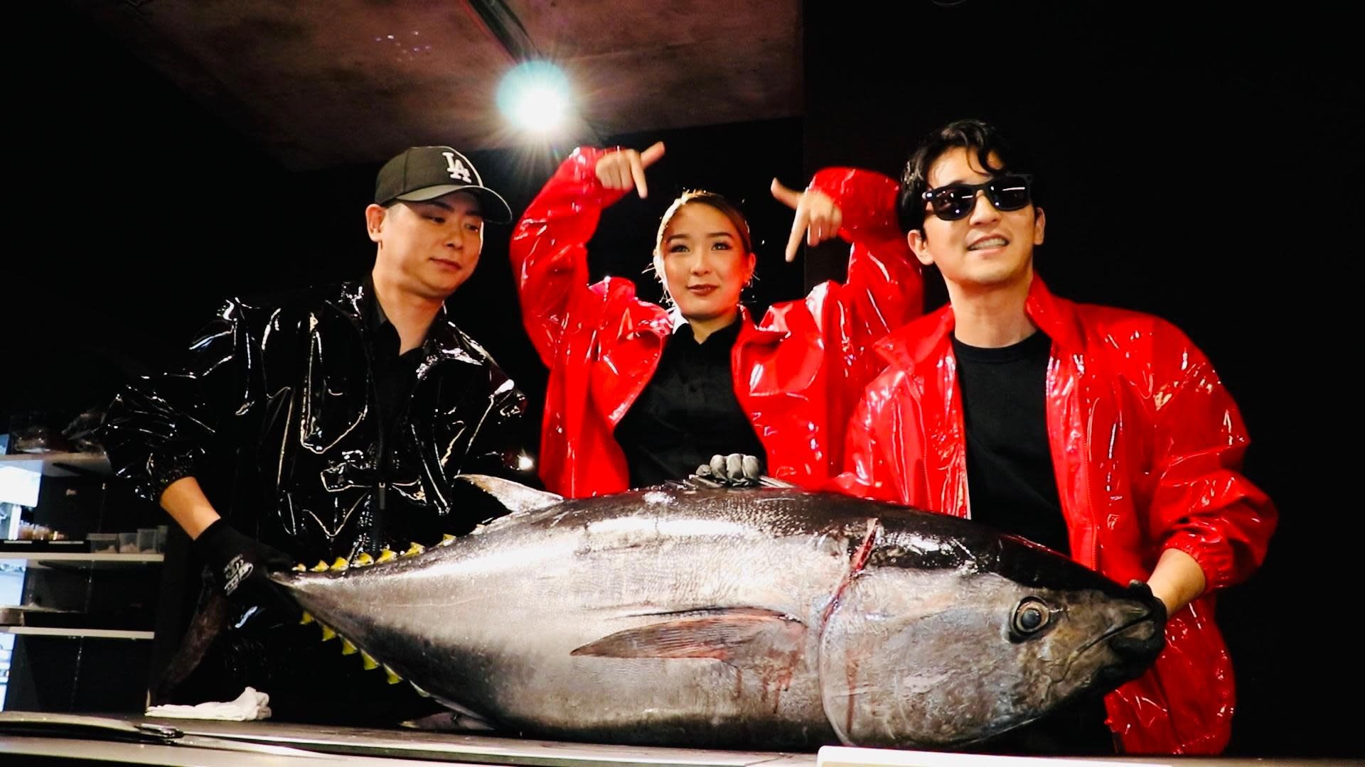 Tokyo: Tuna Cutting Show with Unlimited Sushi & Drinks - Thumbnail 2