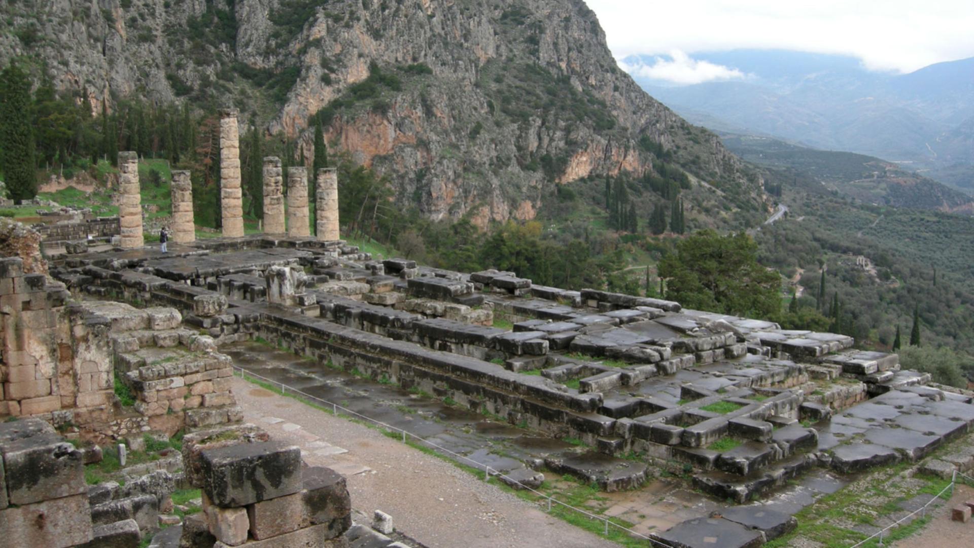 Delphi and Arachova tour with admissions from Athens  - Thumbnail 6