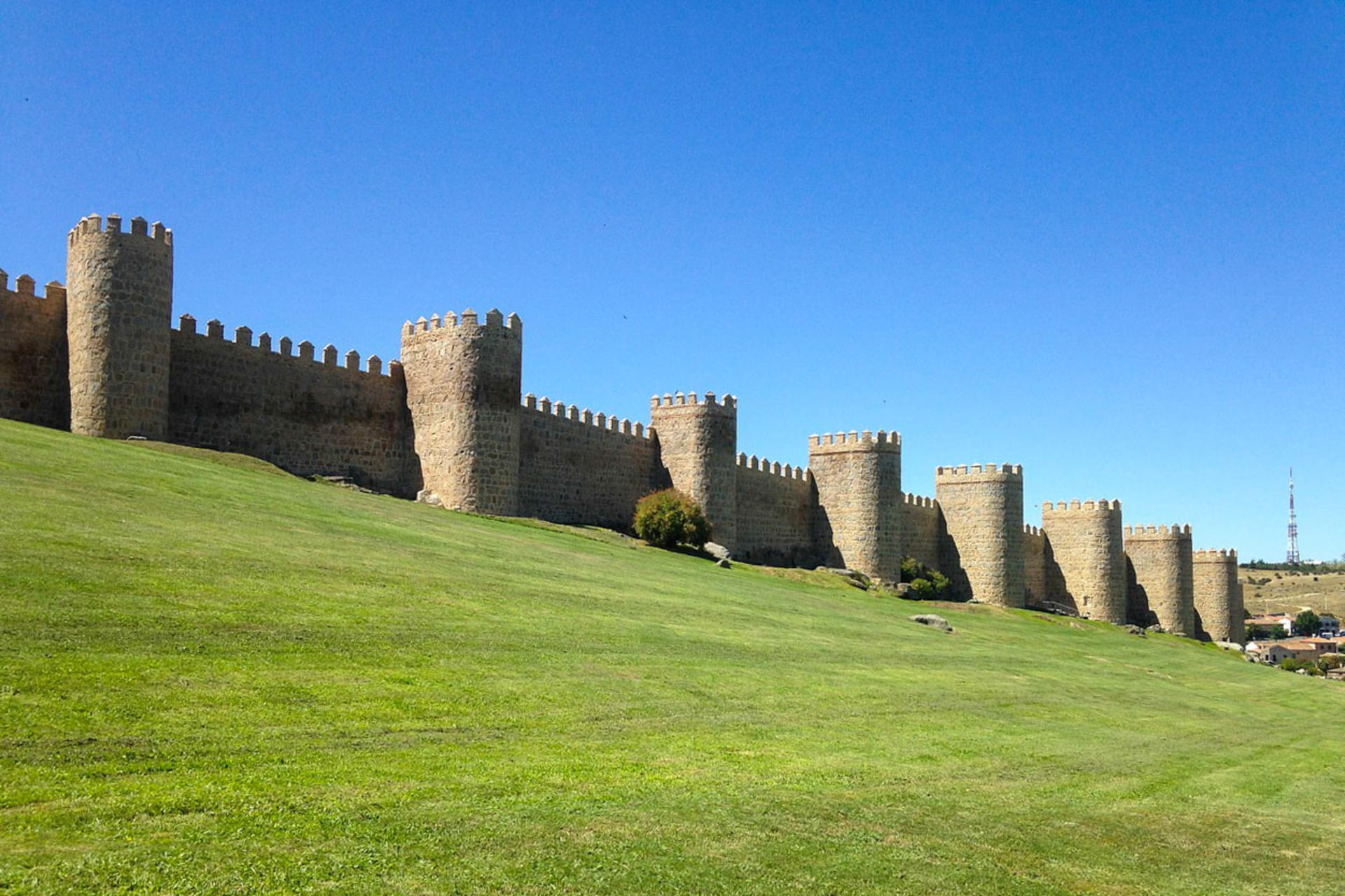 Avila Walls and Segovia Guided Tour - Thumbnail 3