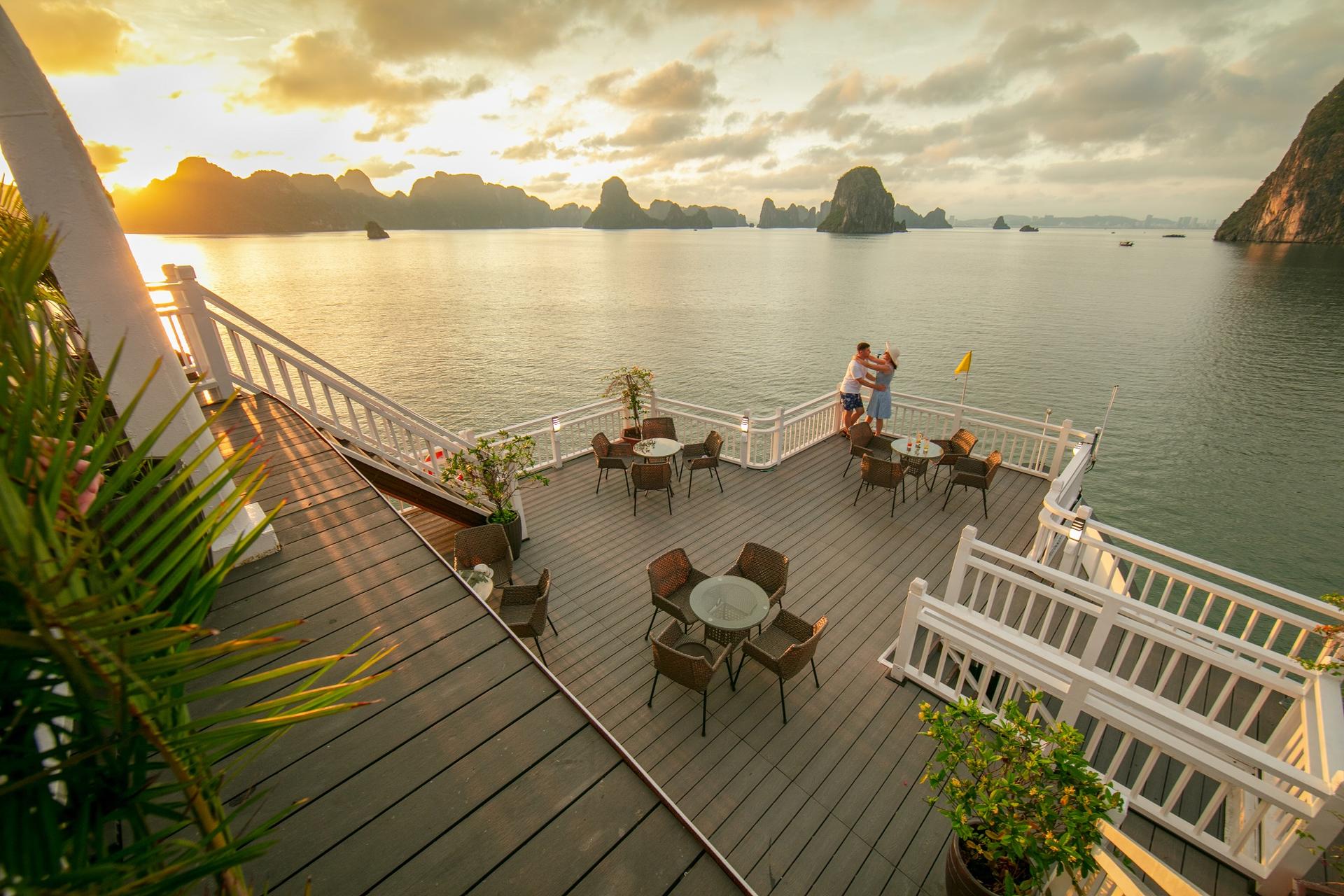 Arcady Boutique 2D1N Cruise: Ha Long Bay, Sung Sot, Ti Top - Thumbnail 25
