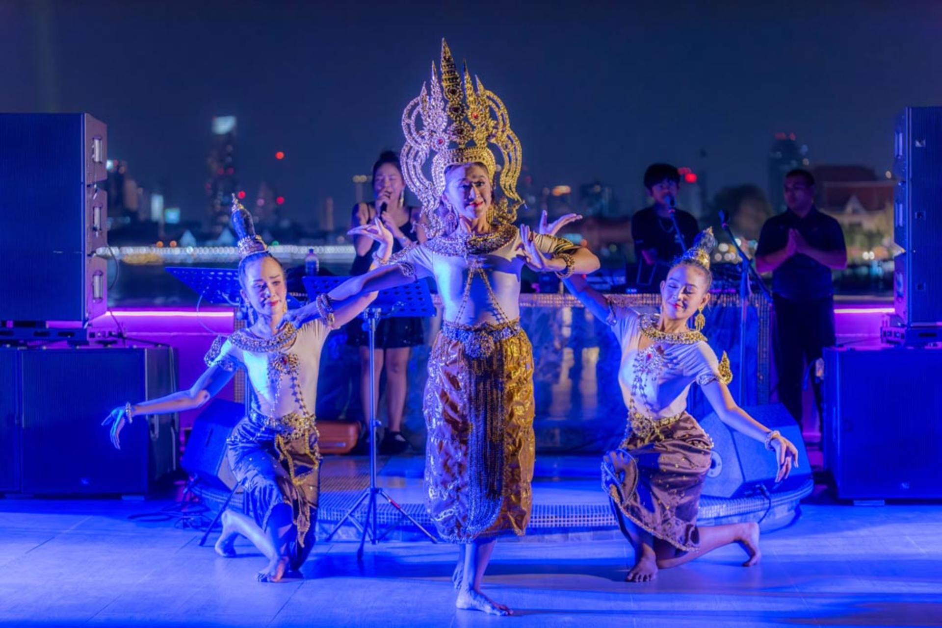 The Newest Luxury 5 Star Bangkok Chaophraya Dinner Cruise - Thumbnail 19
