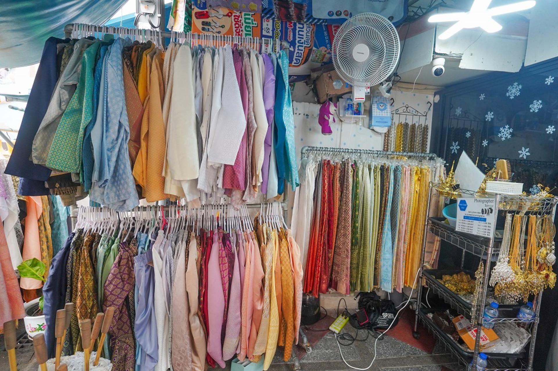 Wat Pho, Wat Arun & Flower Market Guided Walking Tour in Bangkok - Thumbnail 38