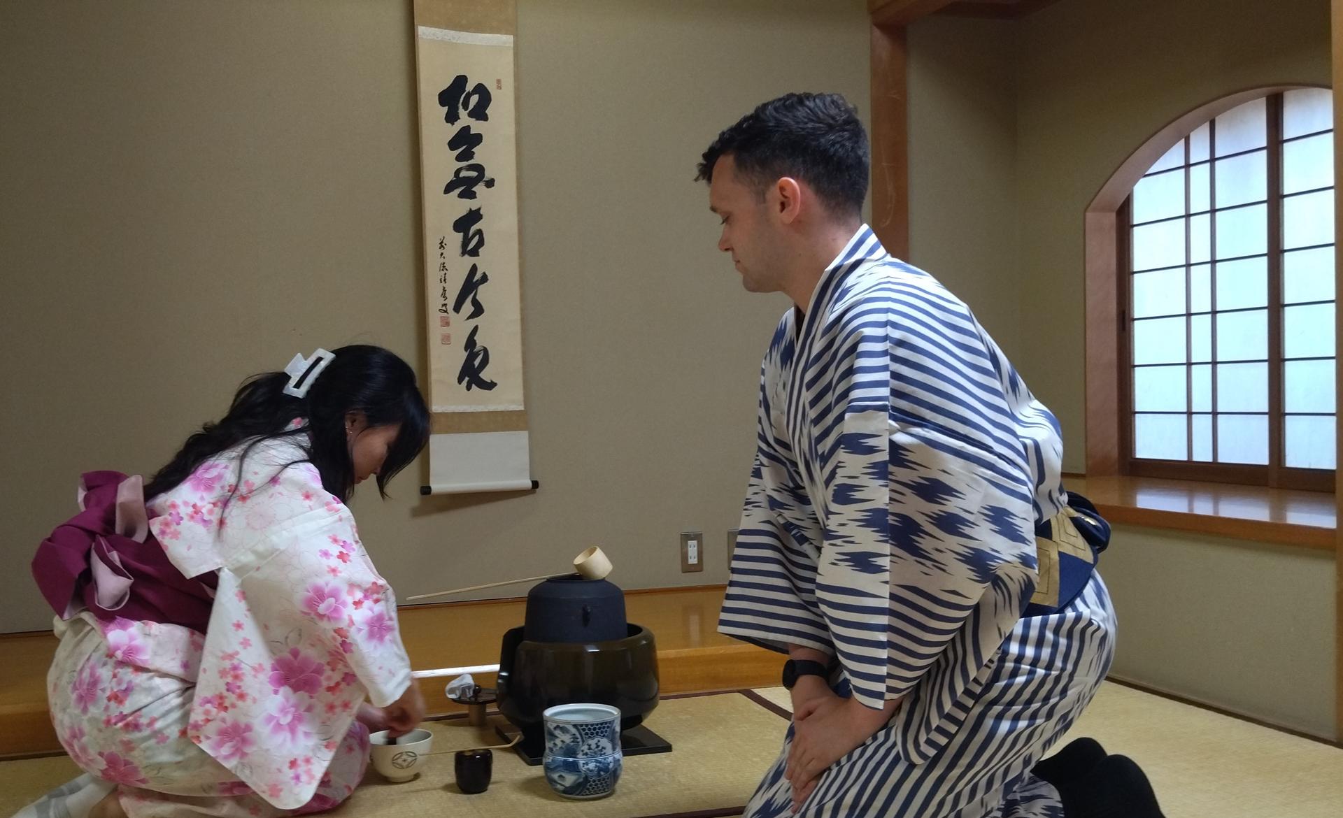 Experience an authentic tea ceremony in kimono (near Osaka Castle) - Thumbnail 6