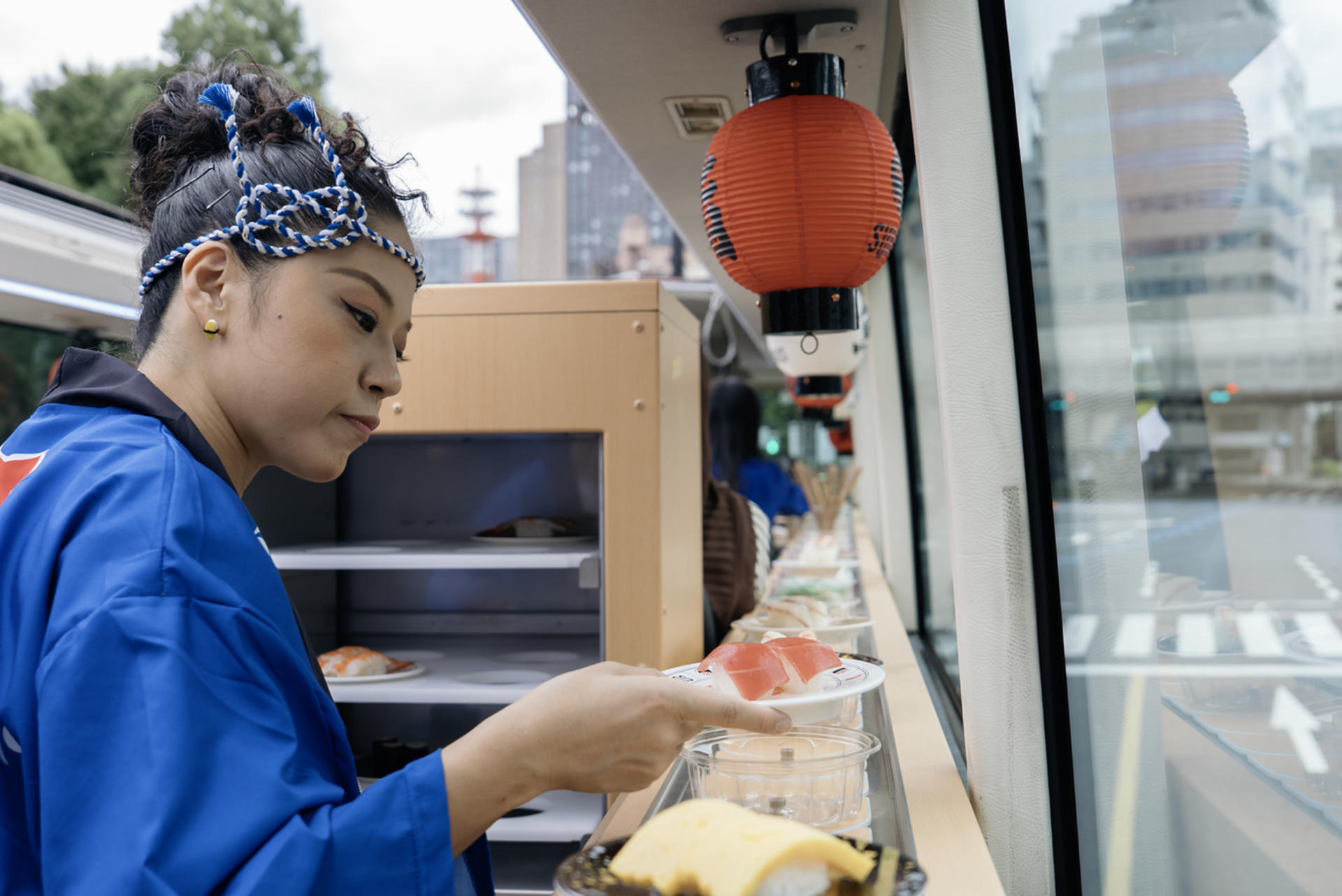 Tokyo: SUSHI BUS 1Hour Sightseeing Bus Tour with Conveyor-Belt Sushi - Thumbnail 4