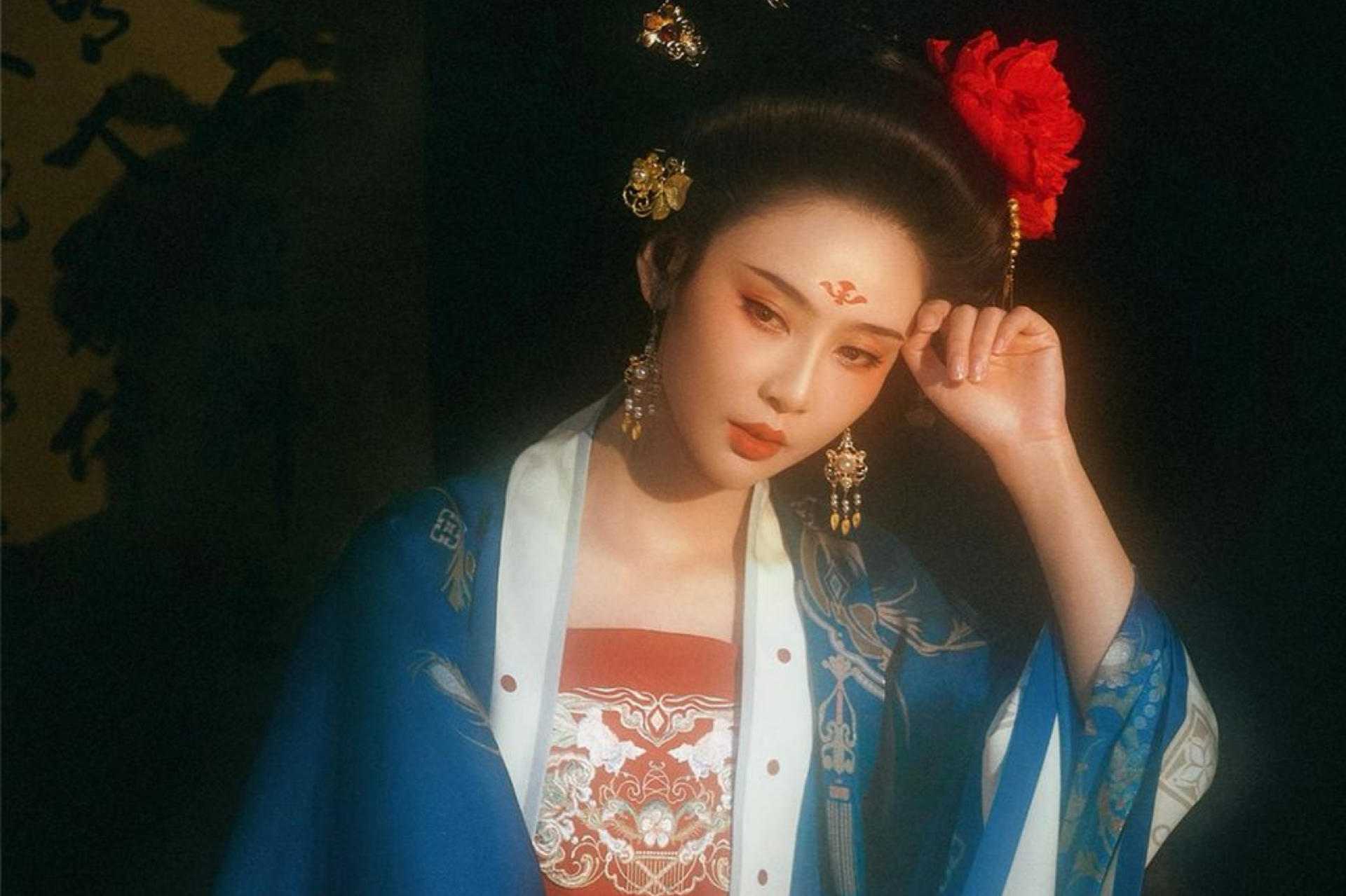 Hanfu Photoshoot Experience in Singapore - Thumbnail 3