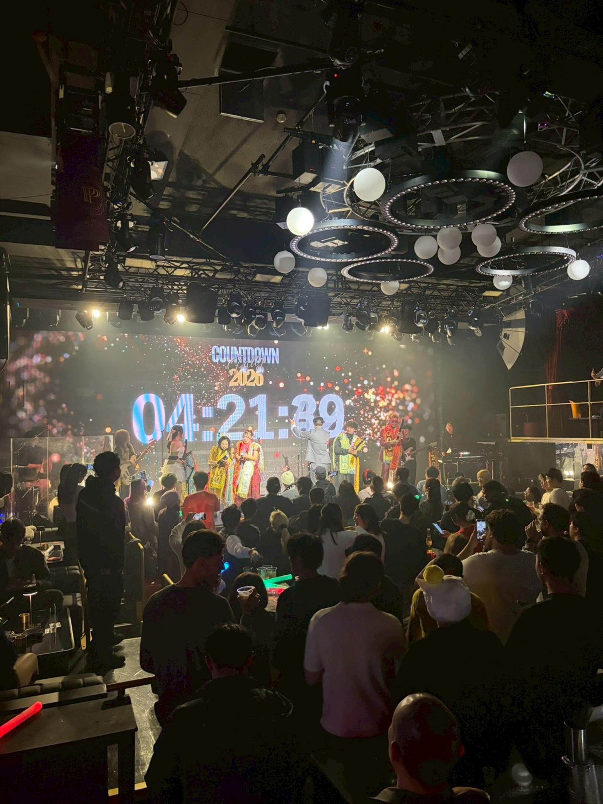 Umeda Osaka | PICCADILLY Live Show & Nightclub Ticket | Shisha & Karaoke - Thumbnail 18