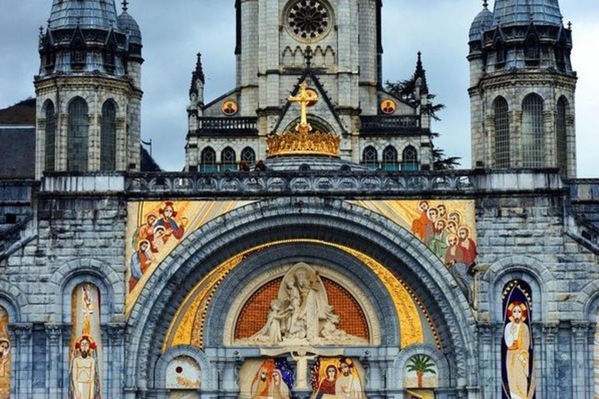 Lourdes Santuaries Private Walking Tour in France - Thumbnail 2