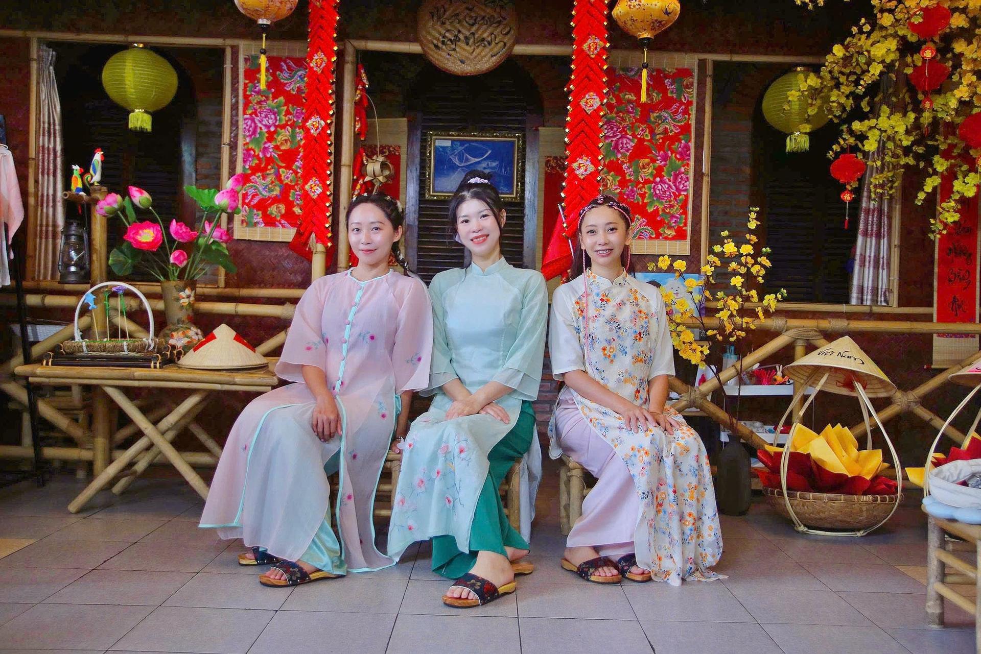 Vietnamese Ao Dai Photo Experience in Nha Trang - Thumbnail 17