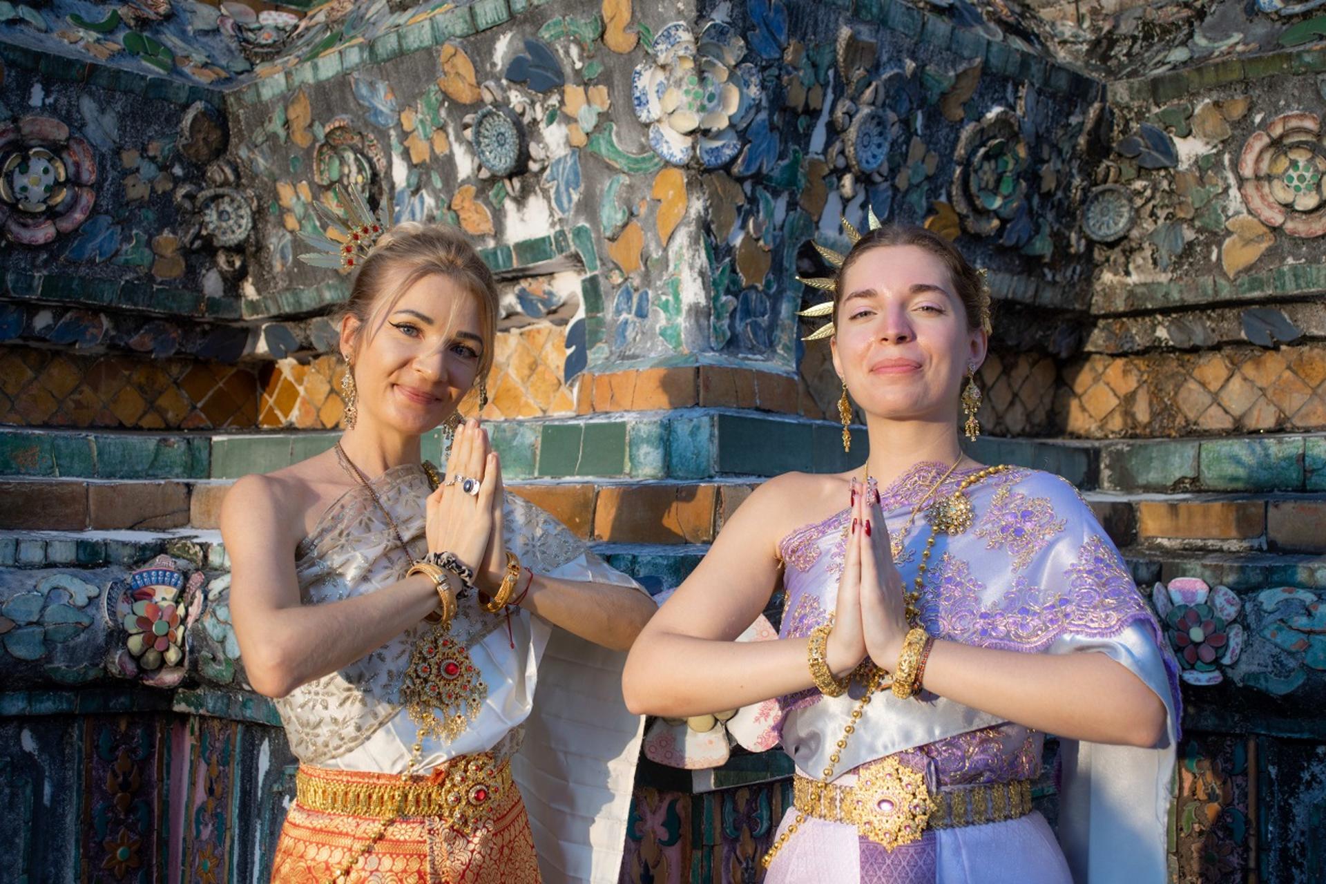 Thai Costume Pro Photo Tour by Tuk Tuk: Wat Arun & Flower Market - Thumbnail 5