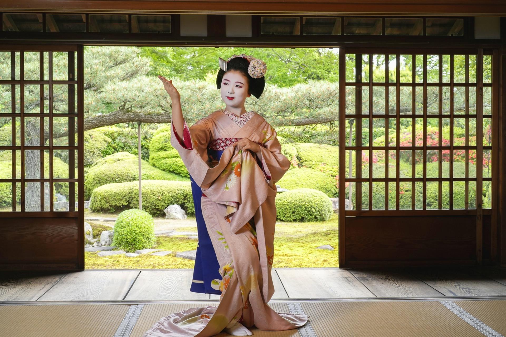 Kyoto Exclusive Temple Maiko Dance Zen Garden and Tea Experience - Thumbnail 8