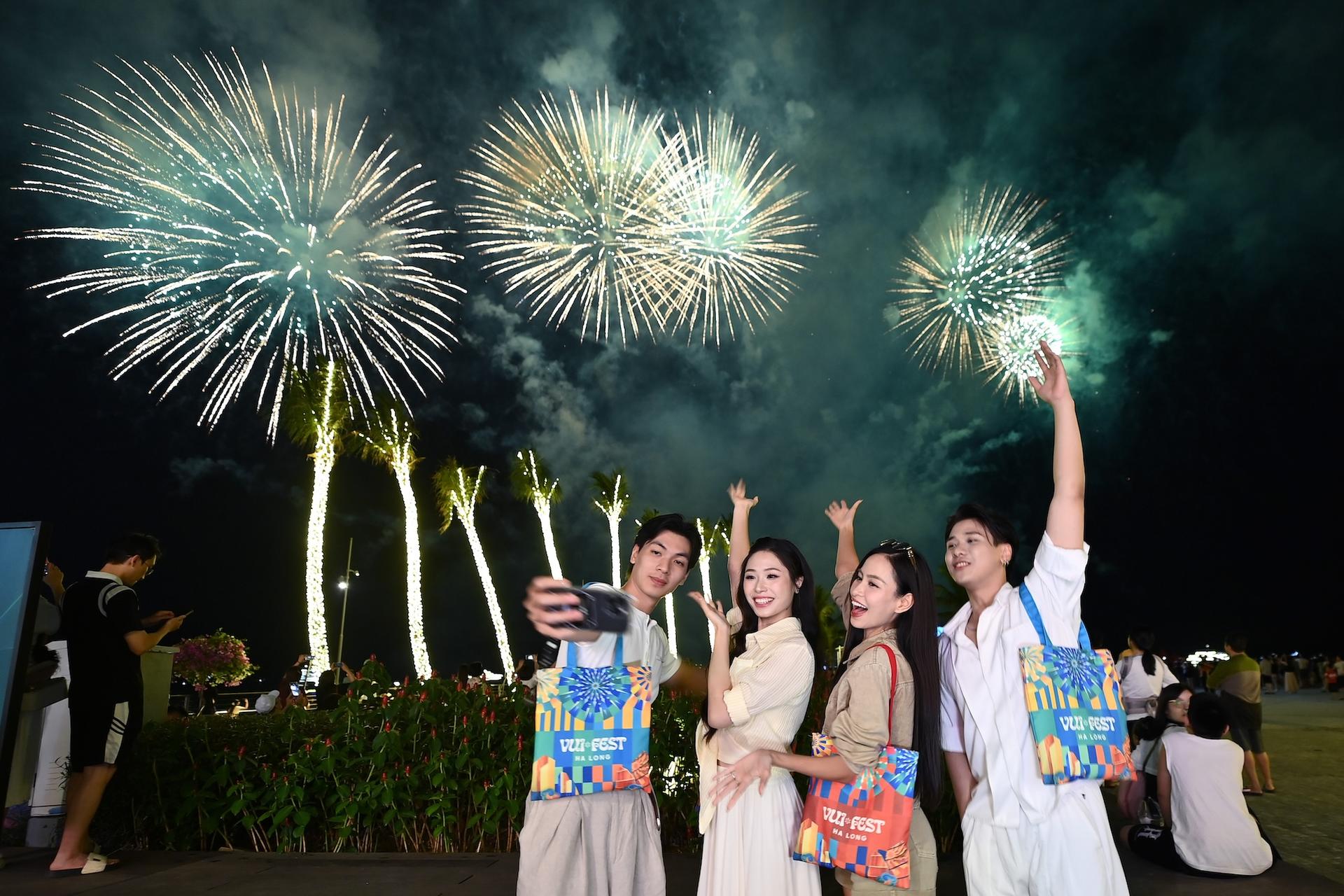 Dining Experience with Fireworks & 3D Mapping Sun Bavaria Ha Long - Thumbnail 14