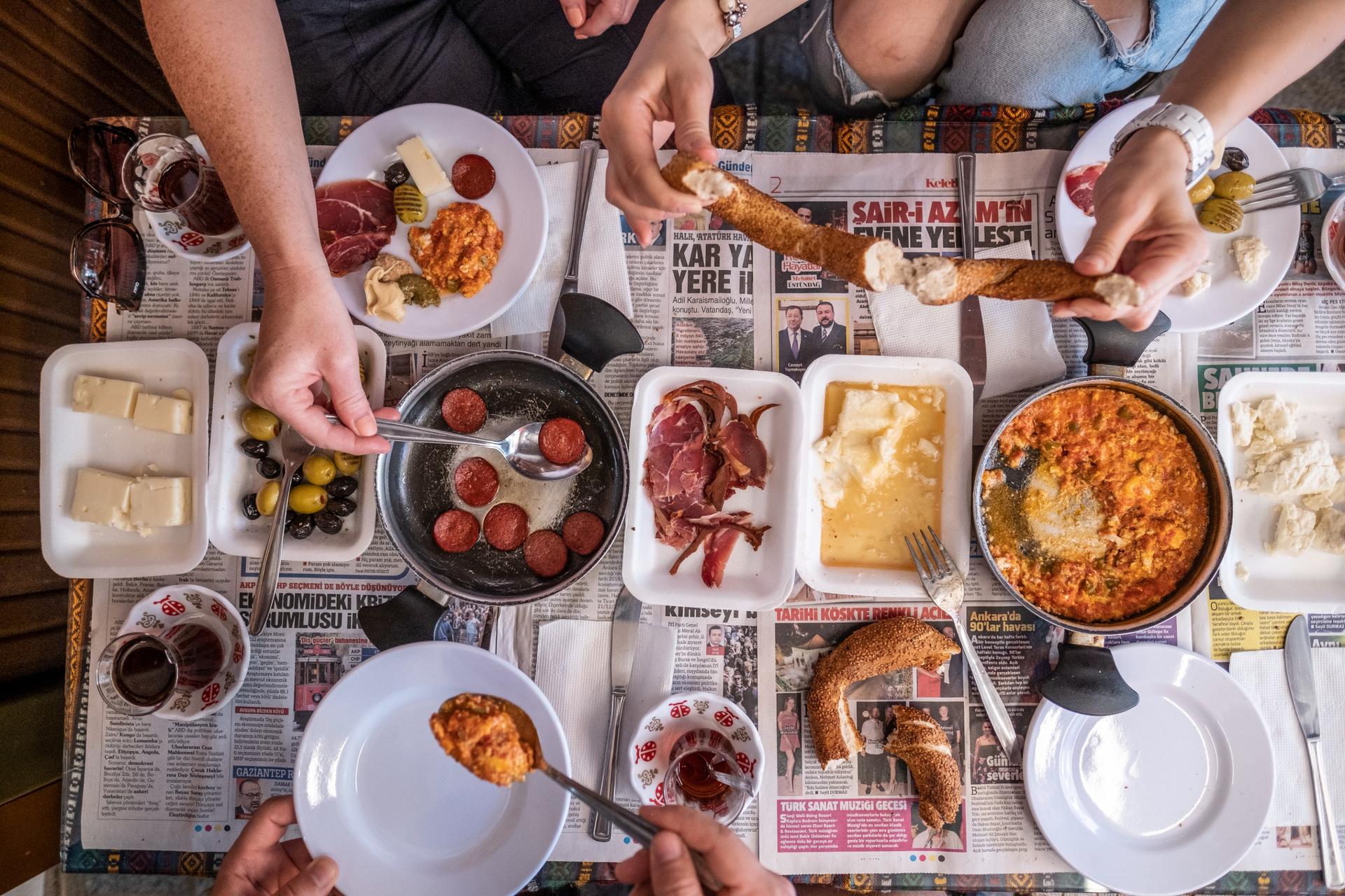 Istanbul: Guided Food Tour with 20+ Tastings on 2 Continents - Thumbnail 4
