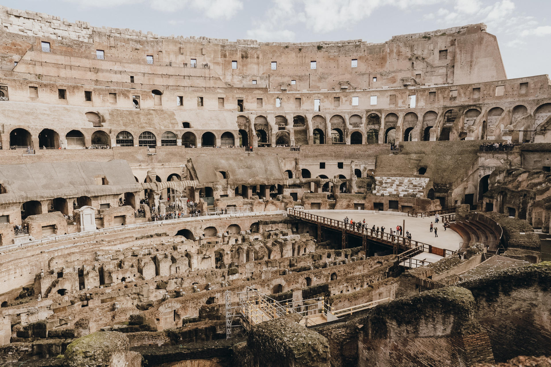 Colosseum, Roman Forum and Palatine Hill Tour in Rome - Thumbnail 4