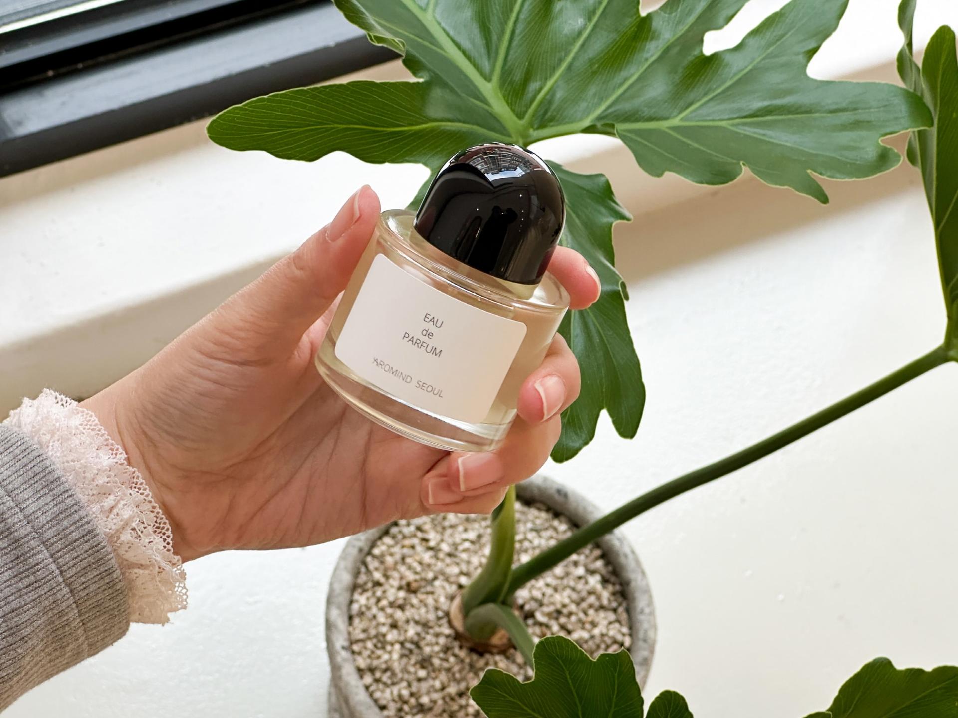 Natural Niche Perfume Making Class with a Professional Perfumer - Thumbnail 9