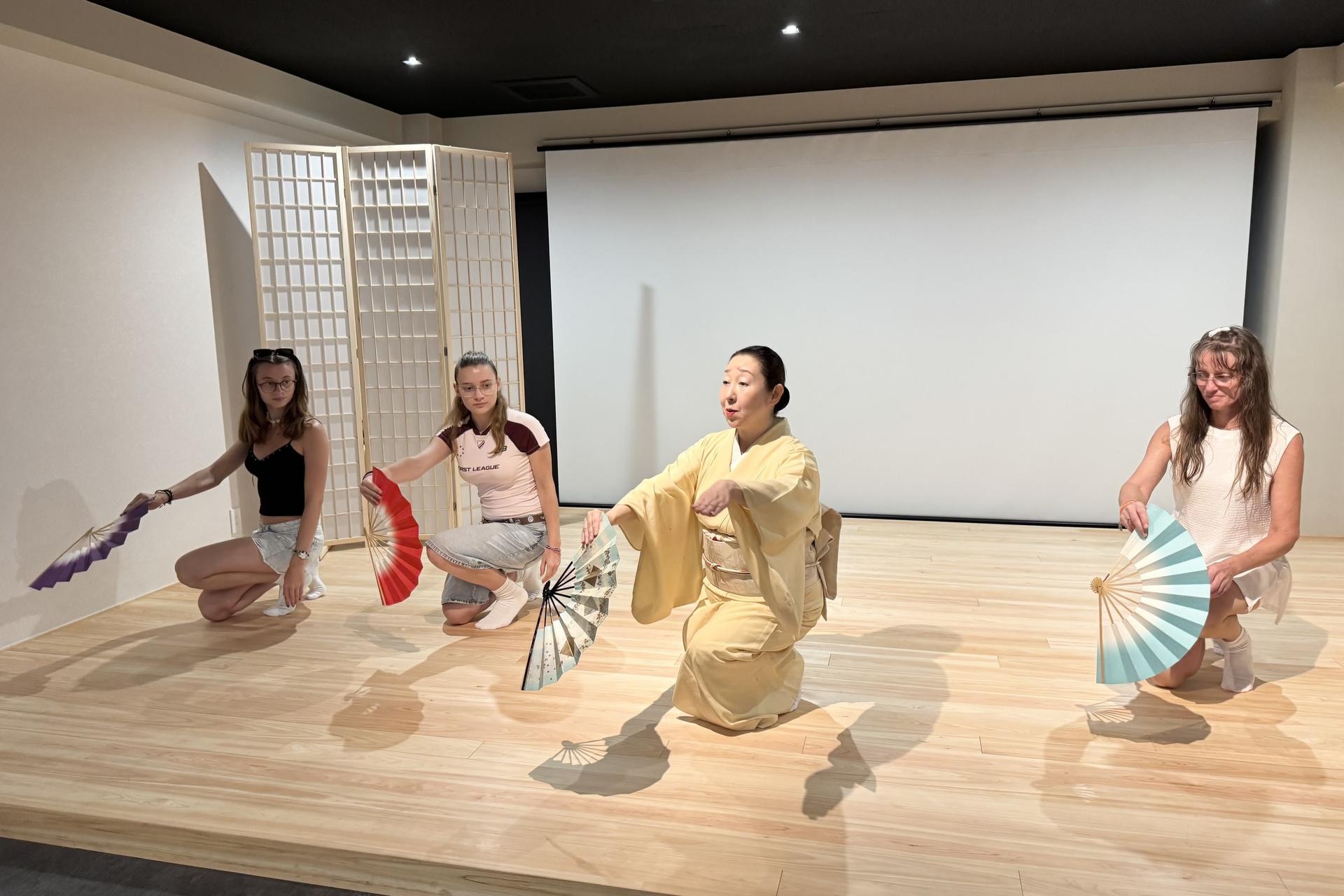 Kyoto: Enjoy traditional Japanese mai and odori dance - Image 1