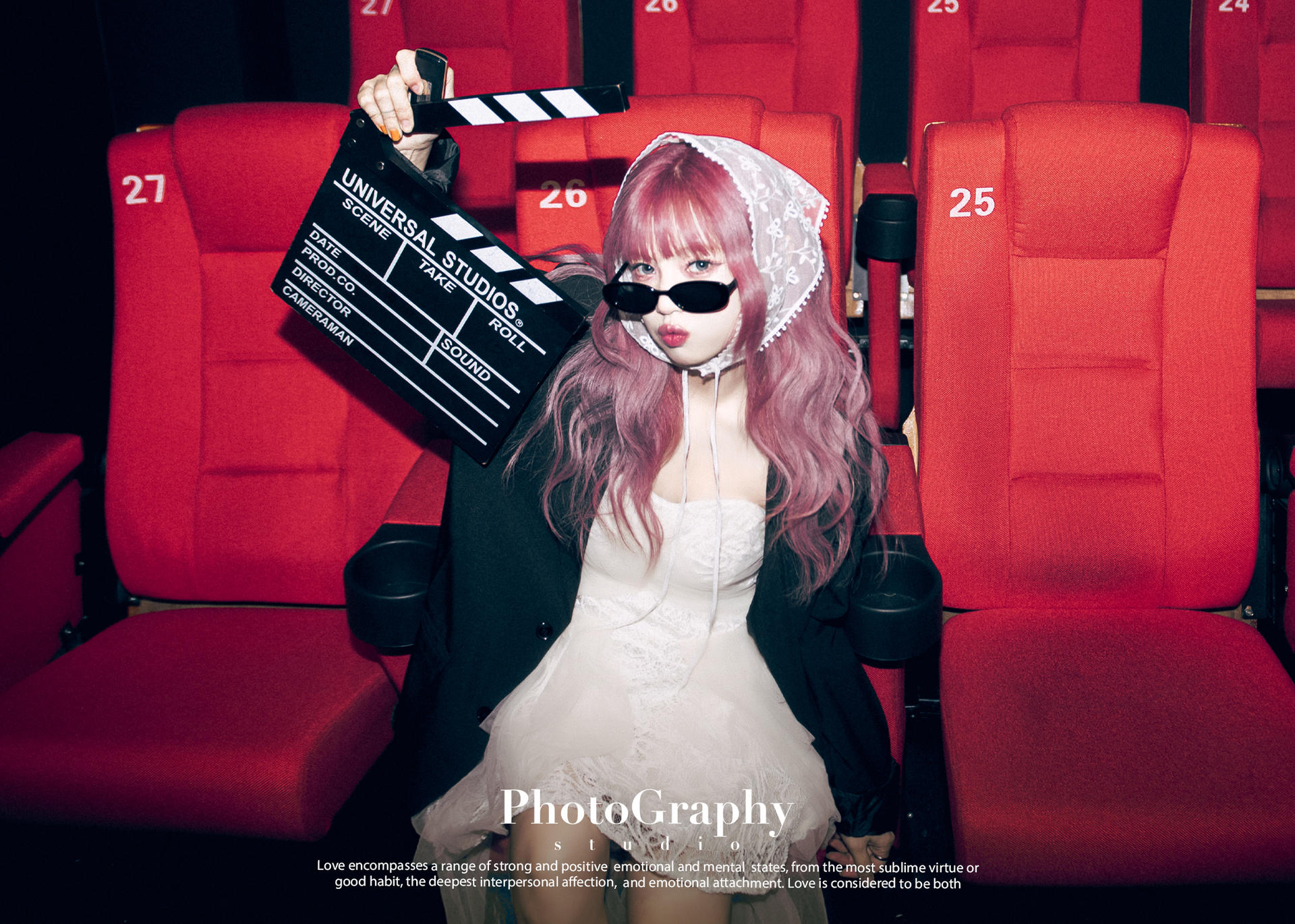 Hongdae Cinema Concept Selfstudio Experience in Seoul : Free Costume - Thumbnail 8