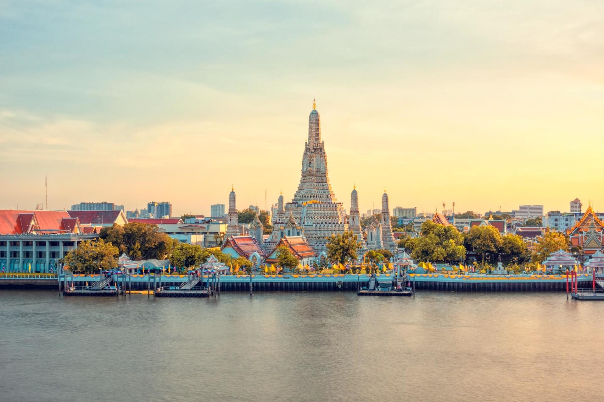 Bangkok Temple Tour: Grand Palace, Emerald Buddha, Wat Pho, Wat Arun - Thumbnail 11