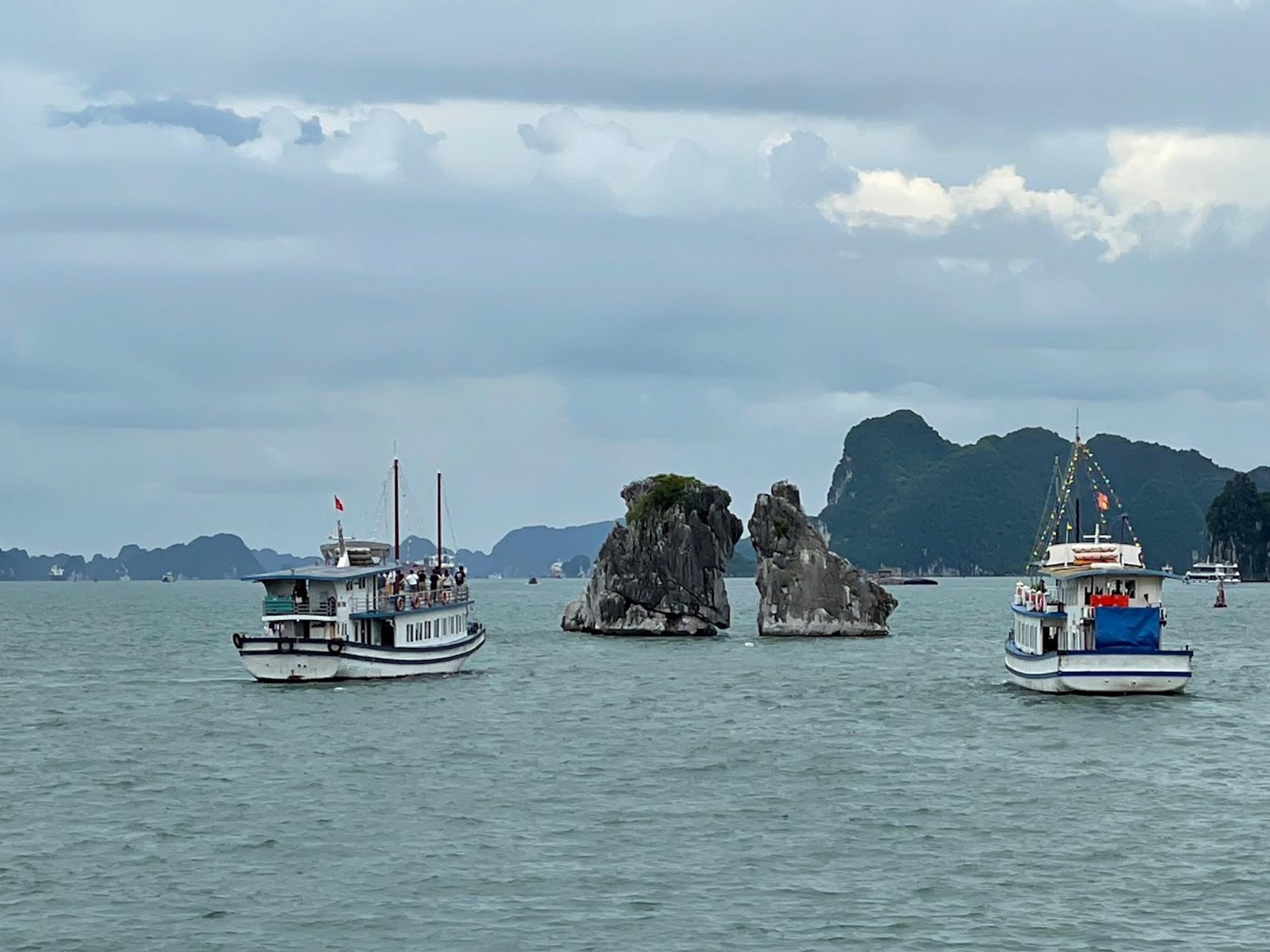 Halong Bay Day Trip (Japanese) | 4-Hour Cruise, Cave, and Kayak Experience - Thumbnail 4