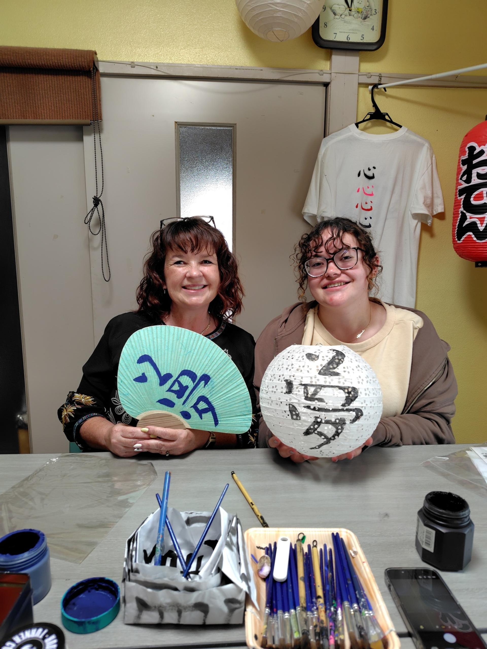 [Tokyo EdoHakuyo]: Kanji T-Shirt Painting & Okonomiyaki Making - Thumbnail 19
