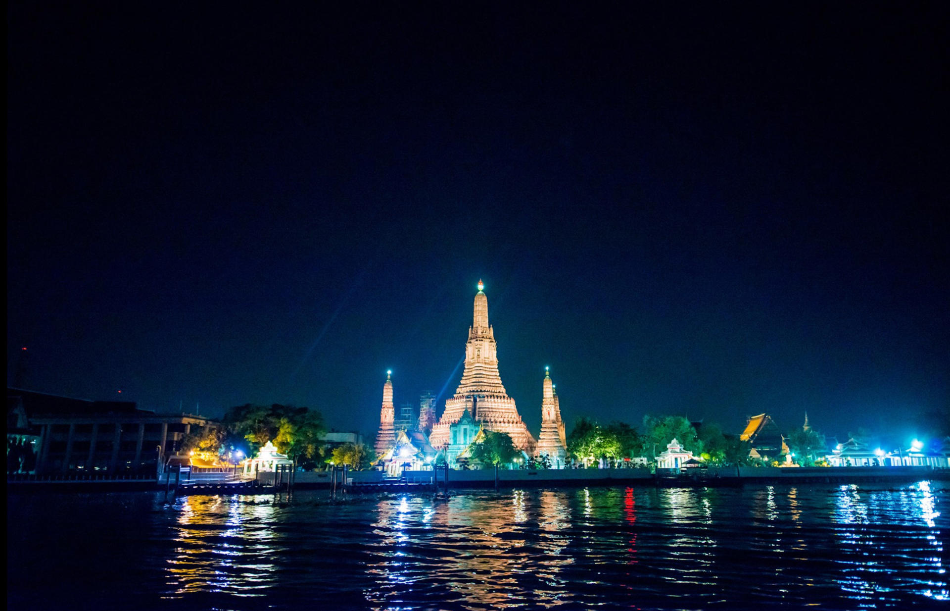 Chao Phraya White Orchid Cruise in Bangkok - Thumbnail 9