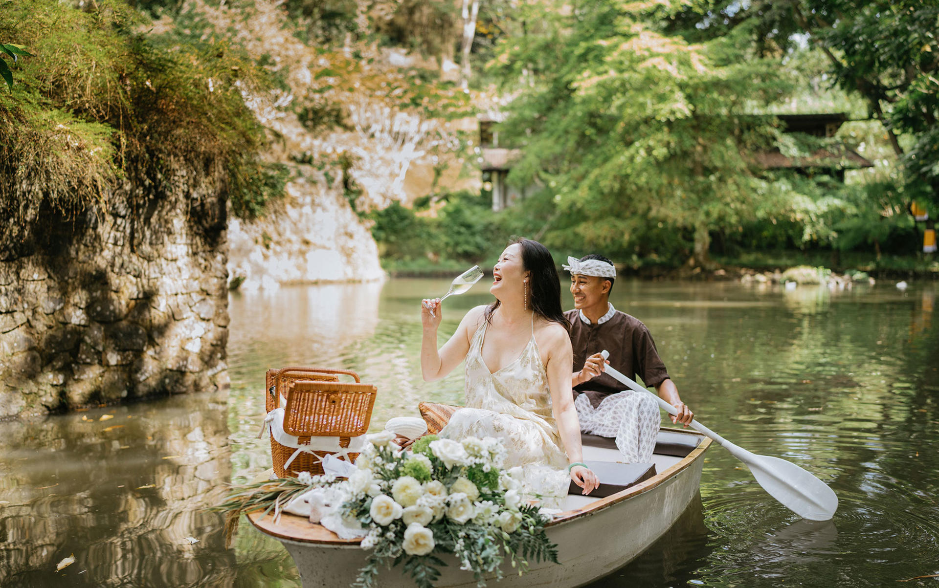 Romantic Picnic by Boat in Dua Dari Ubud - Image 1