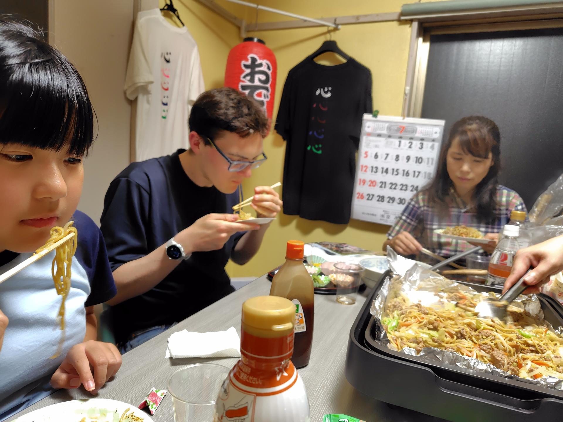 [Tokyo EdoHakuyo]: Kanji T-Shirt Painting & Okonomiyaki Making - Thumbnail 41