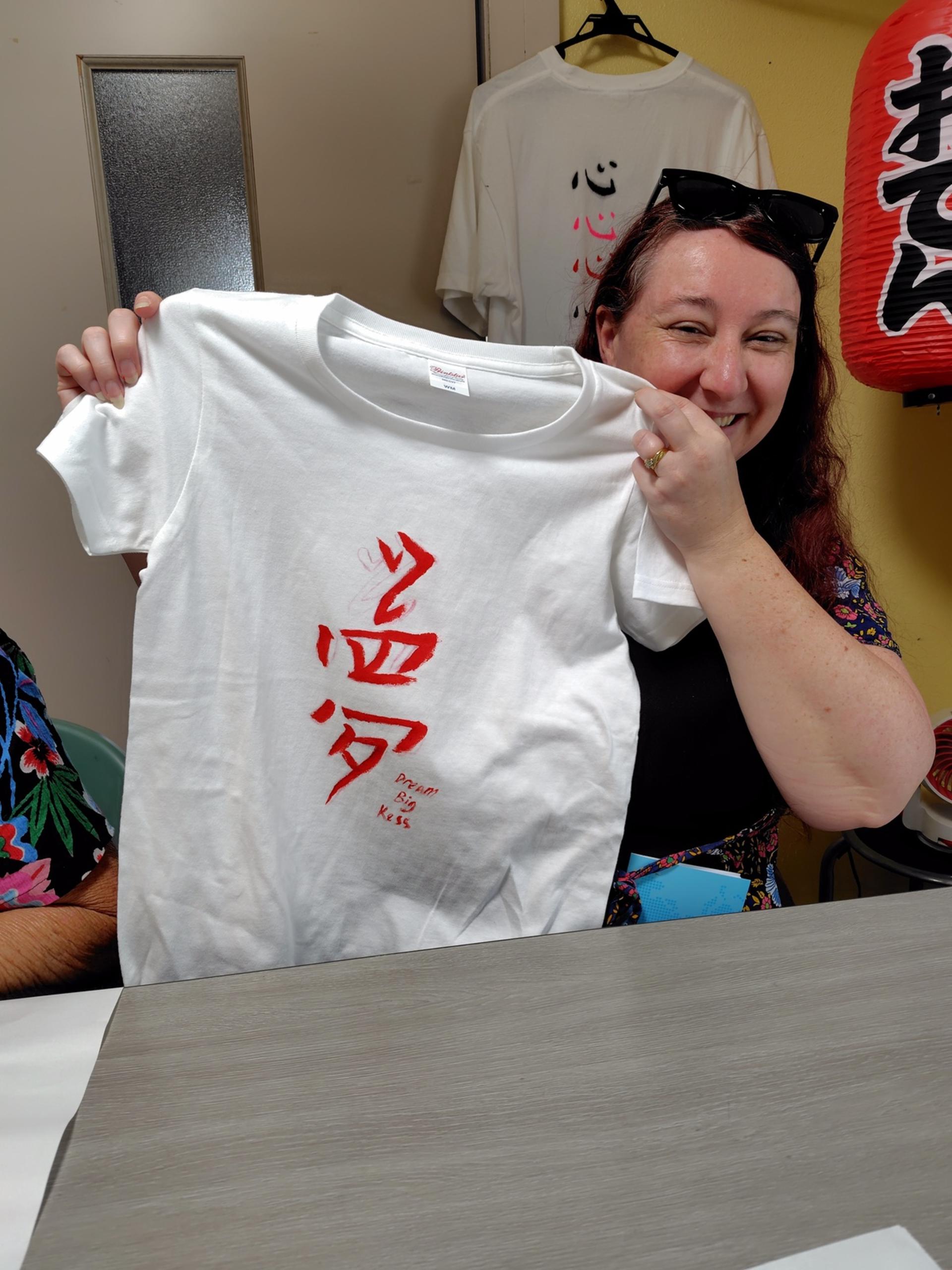 [Tokyo EdoHakuyo]: Kanji T-Shirt Painting & Okonomiyaki Making - Thumbnail 26