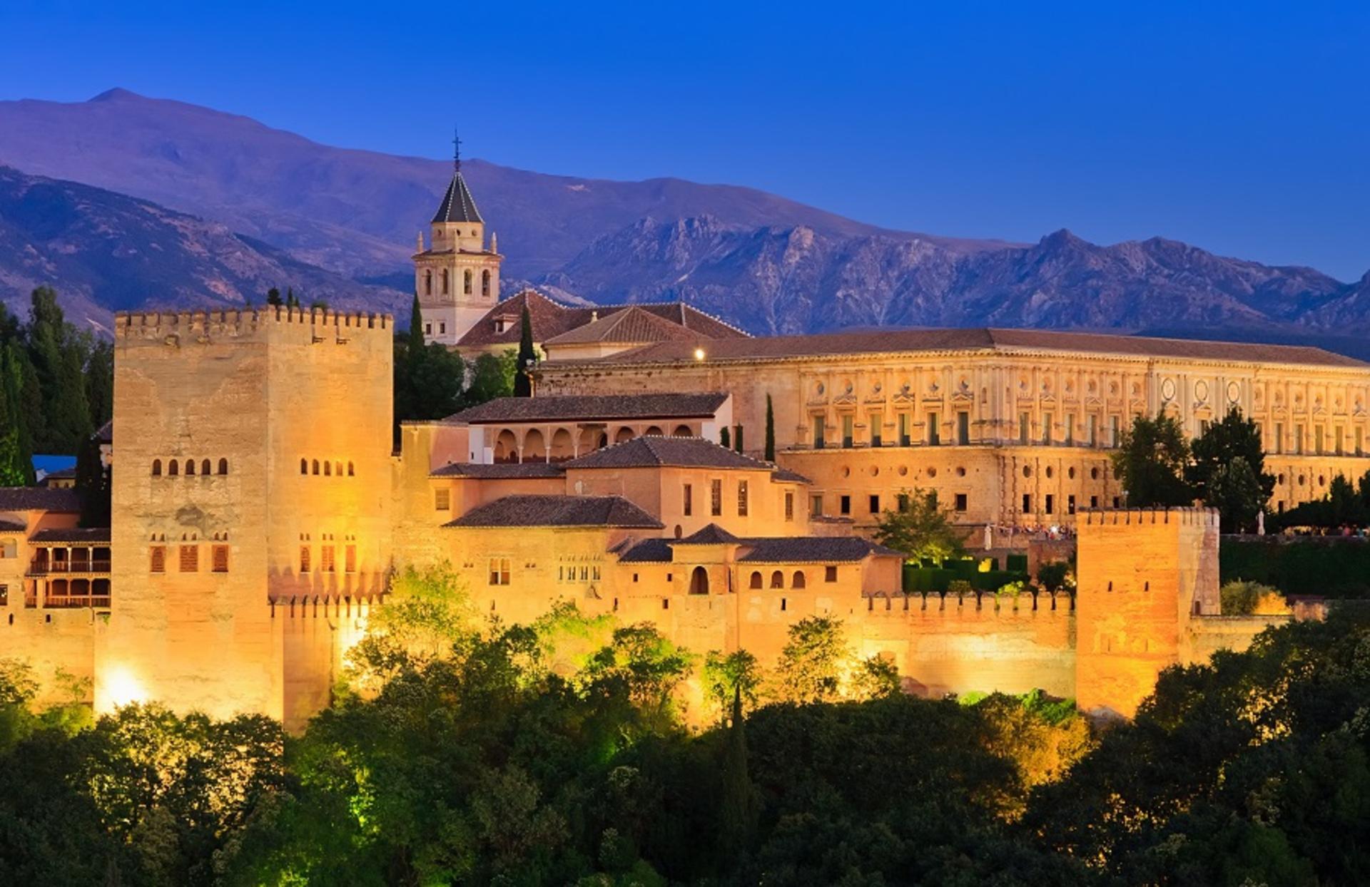 Granada: Alhambra & Nasrid Palaces Guided Tour with Tickets - Thumbnail 2