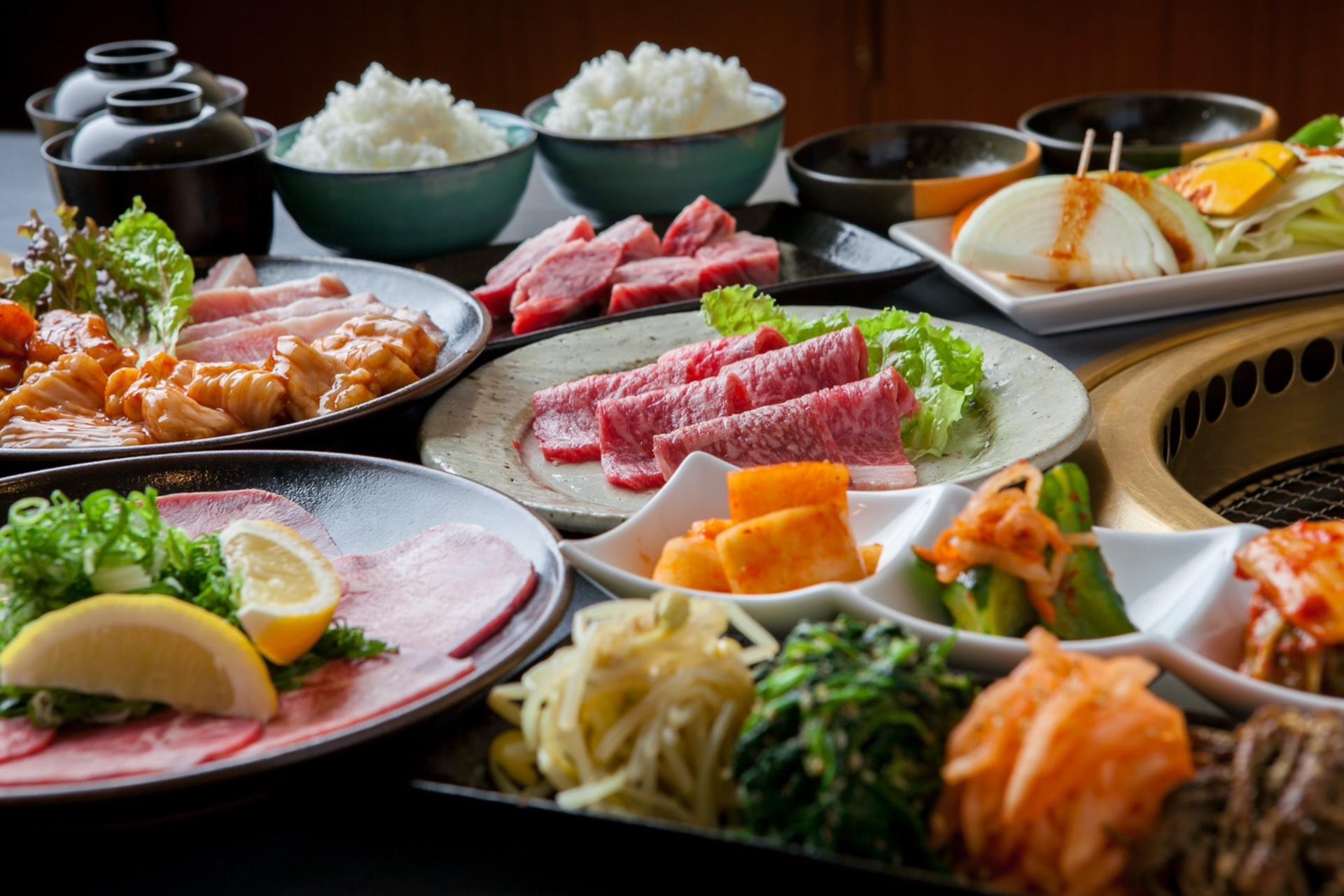 Sumo Show & Experience in Kyoto with Wagyu or Tuna Dinner - Thumbnail 16