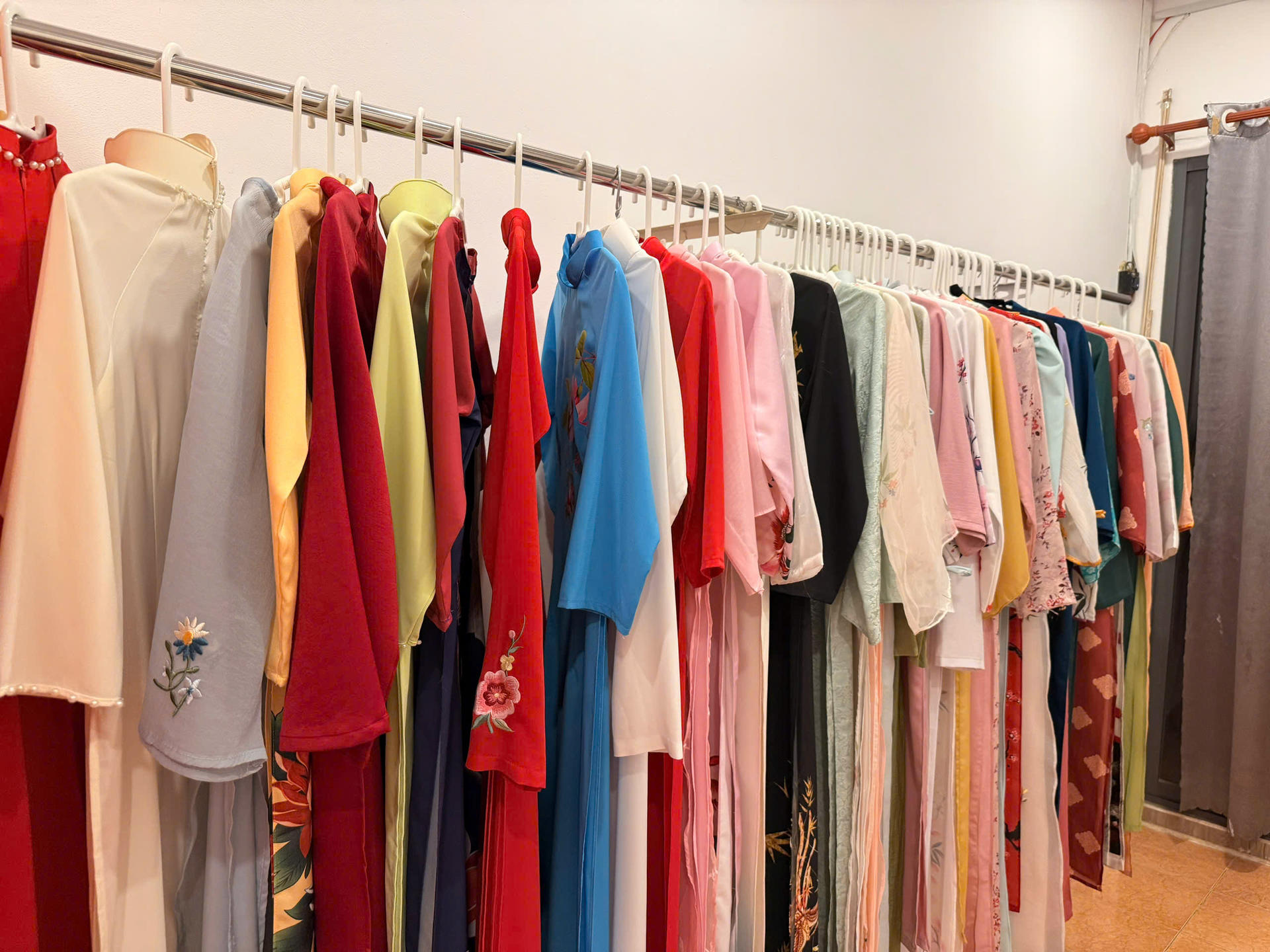 Vietnamese Traditional Ao Dai Rental Service in Ho Chi Minh - Thumbnail 5