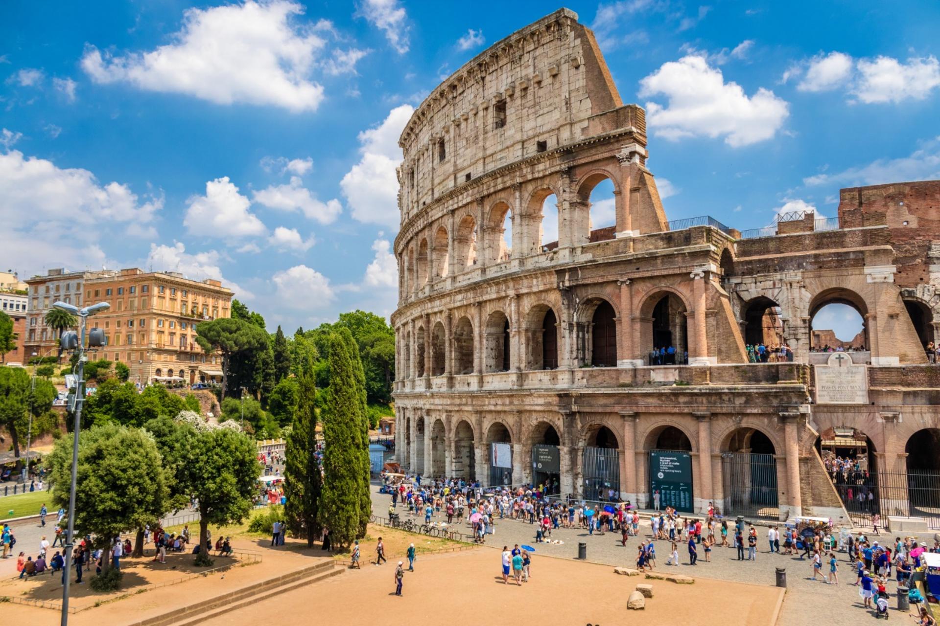 Rome Colosseum and Roman Forum VIP Guided Tour - Thumbnail 2