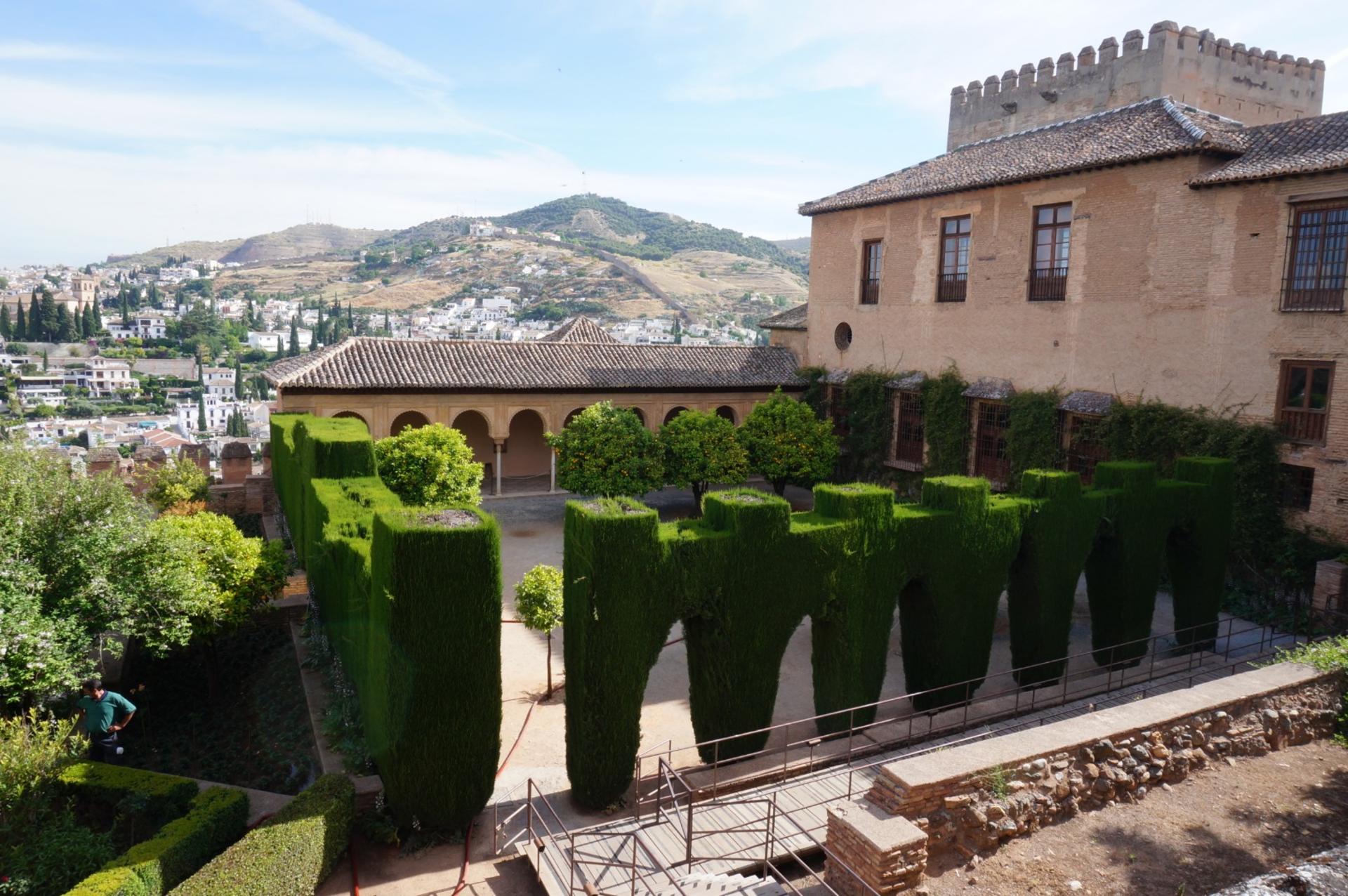 Alhambra and the Generalife Gardens Tour in Granada - Thumbnail 6