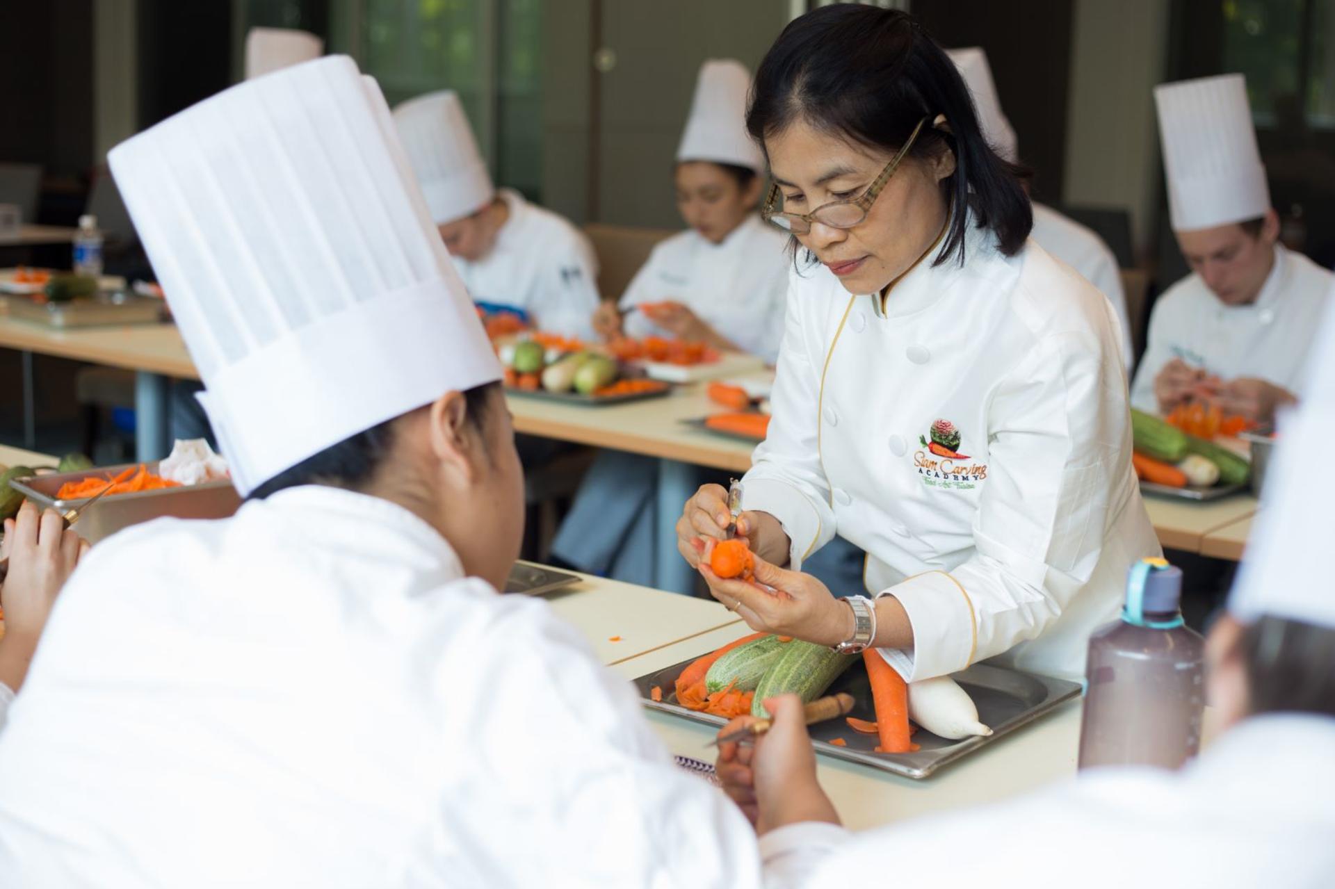 Traditional Thai Fruit and Vegetable Carving Class - Thumbnail 33