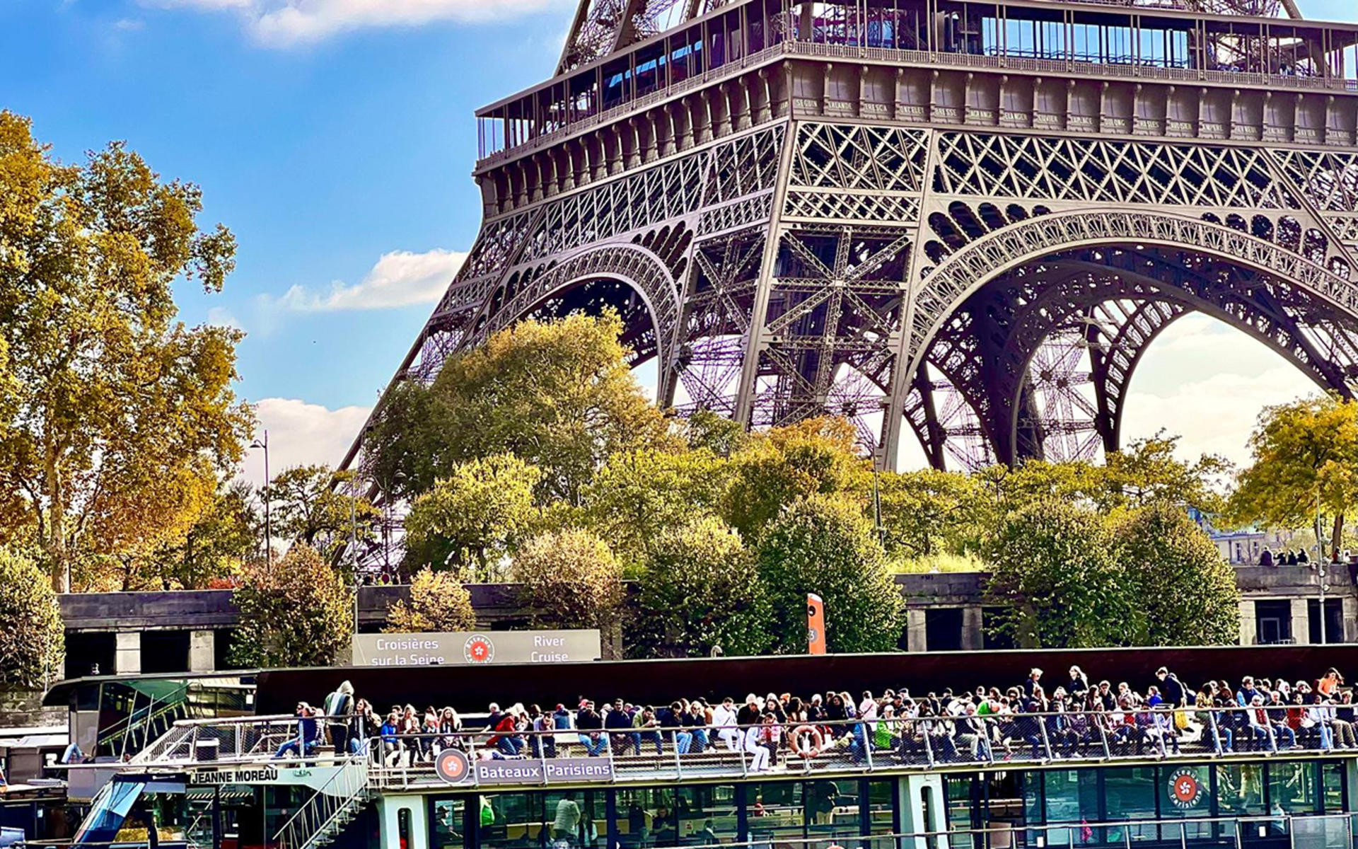 Seine River Cruise Tour with Crepe Tasting by Eiffel Tower in Paris - Thumbnail 3