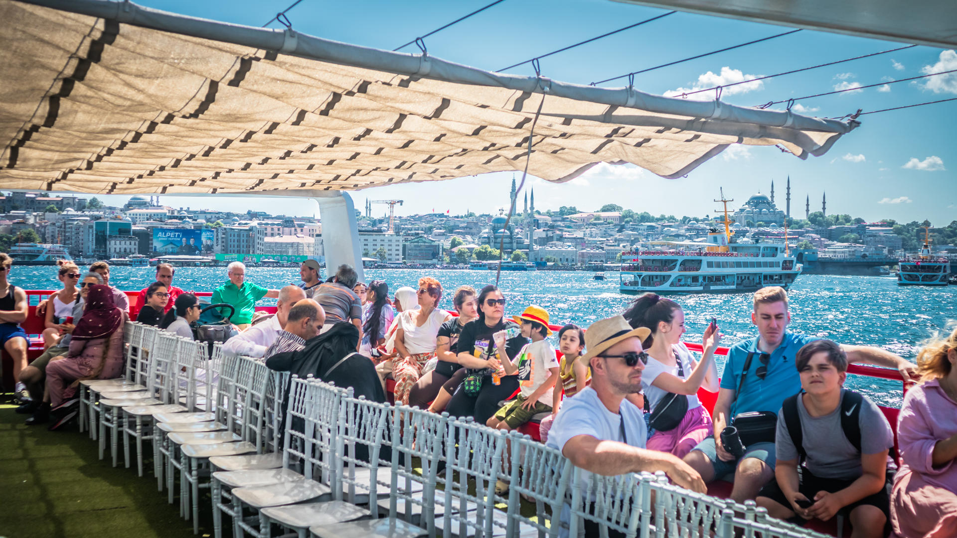 Istanbul: Bosphorus Sightseeing Cruise Tour with Audio Guide - Thumbnail 8