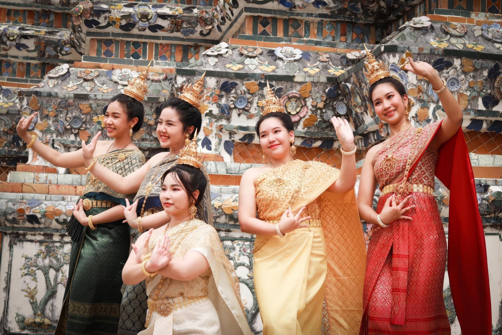 Thai Costume Rental Experience in Bangkok by Thai Glam Studio - Thumbnail 4