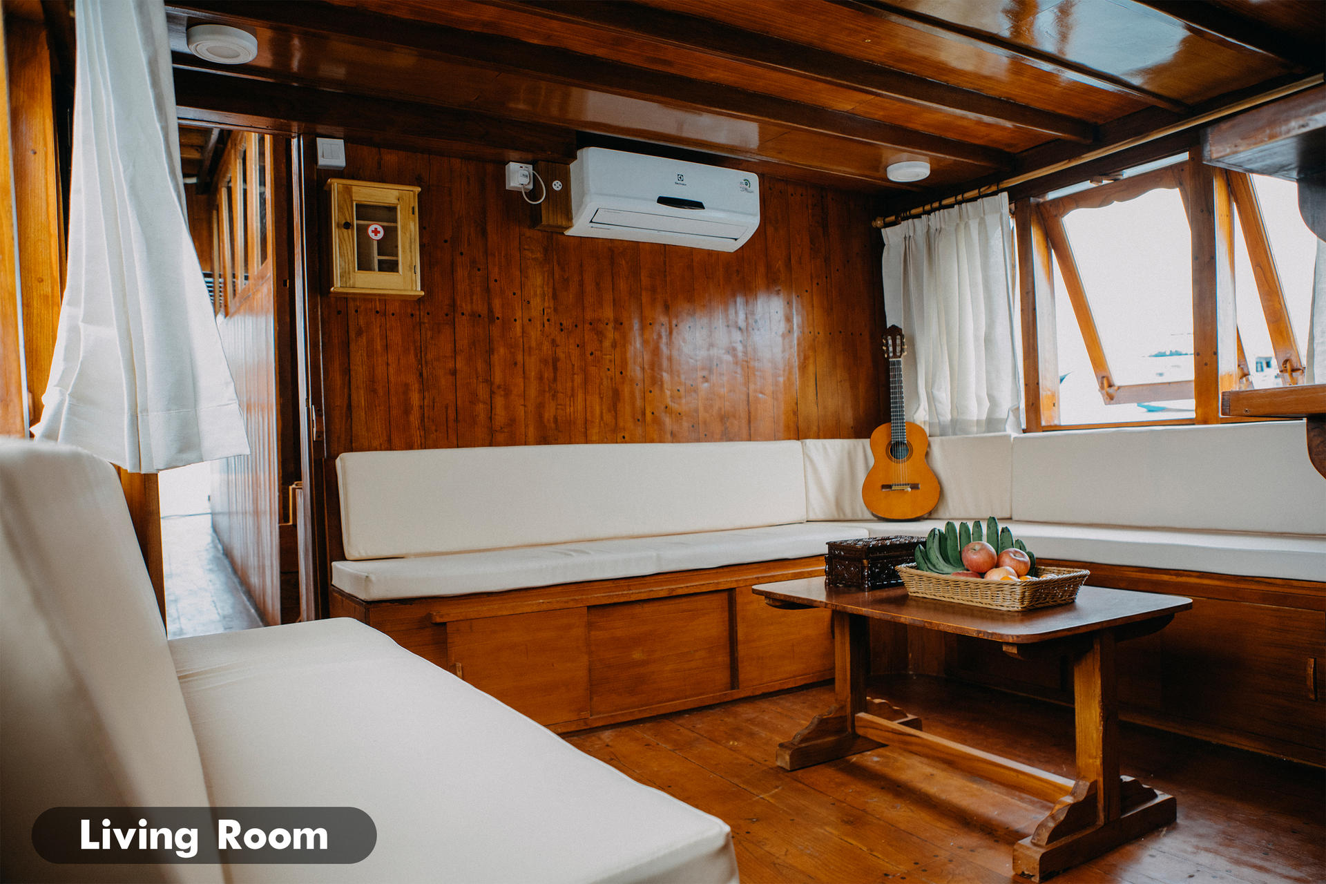 [Deluxe Phinisi] White Pearl 02 Phinisi Liveaboard from Labuan Bajo - Thumbnail 3