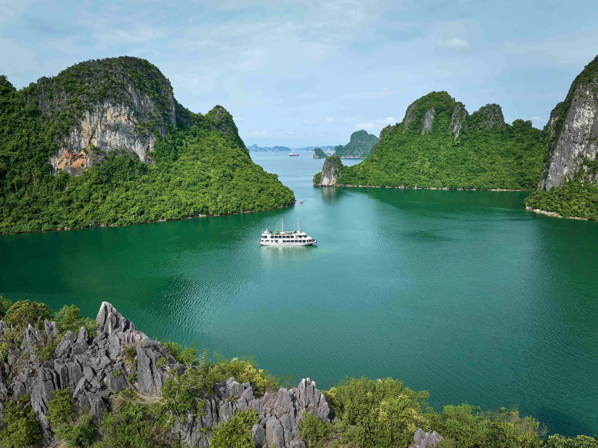 Alova Day Cruise: Ha Long Bay, Sung Sot Cave &  Ti Top Island - Thumbnail 7