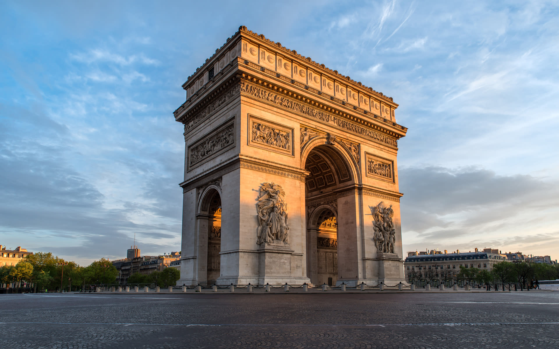 Eiffel Tower and Illuminations of Paris - Thumbnail 6
