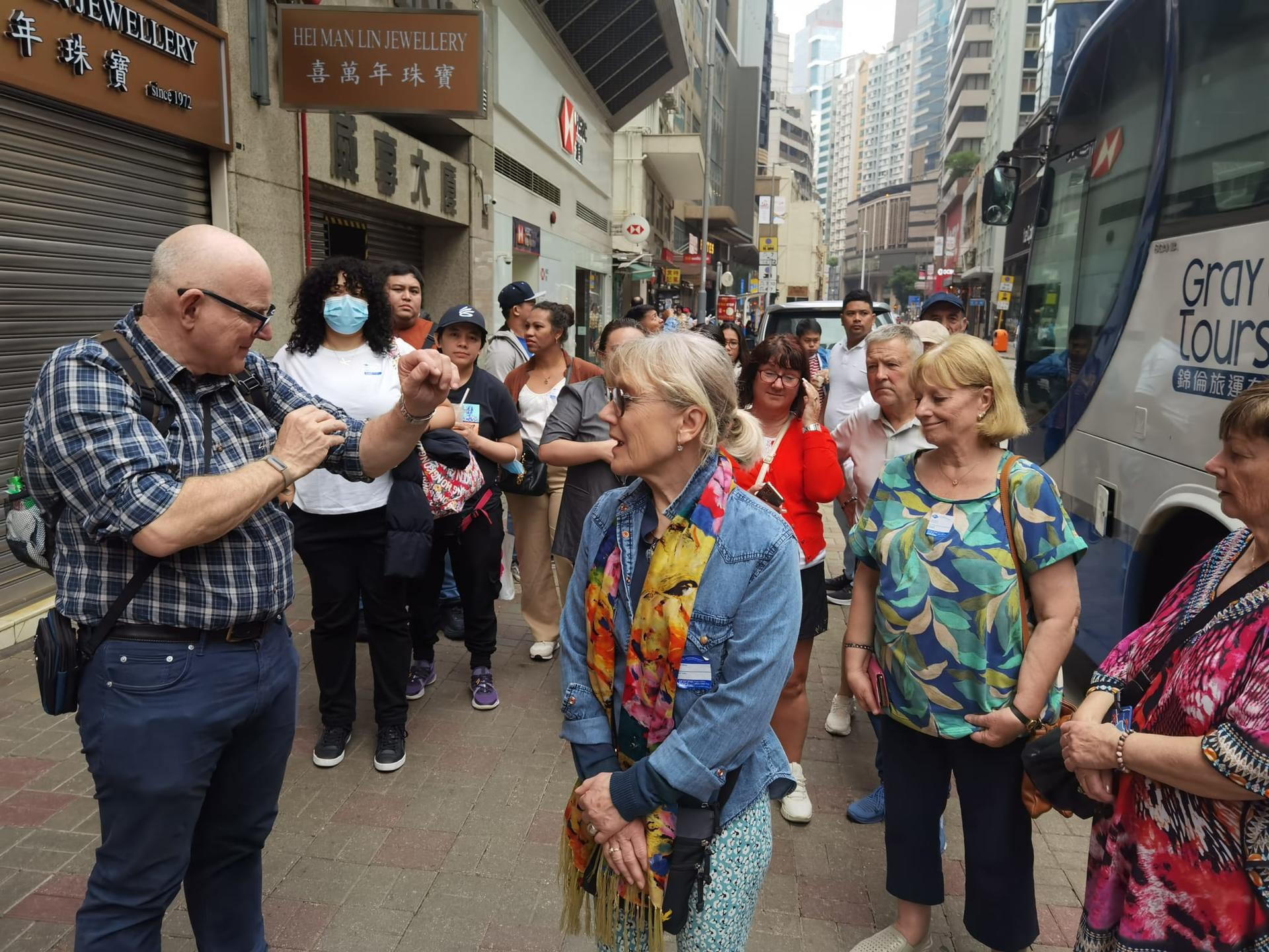 Deluxe Hong Kong Day Tour: Priority Peak Tram, City Walk & Dim Sum - Thumbnail 21