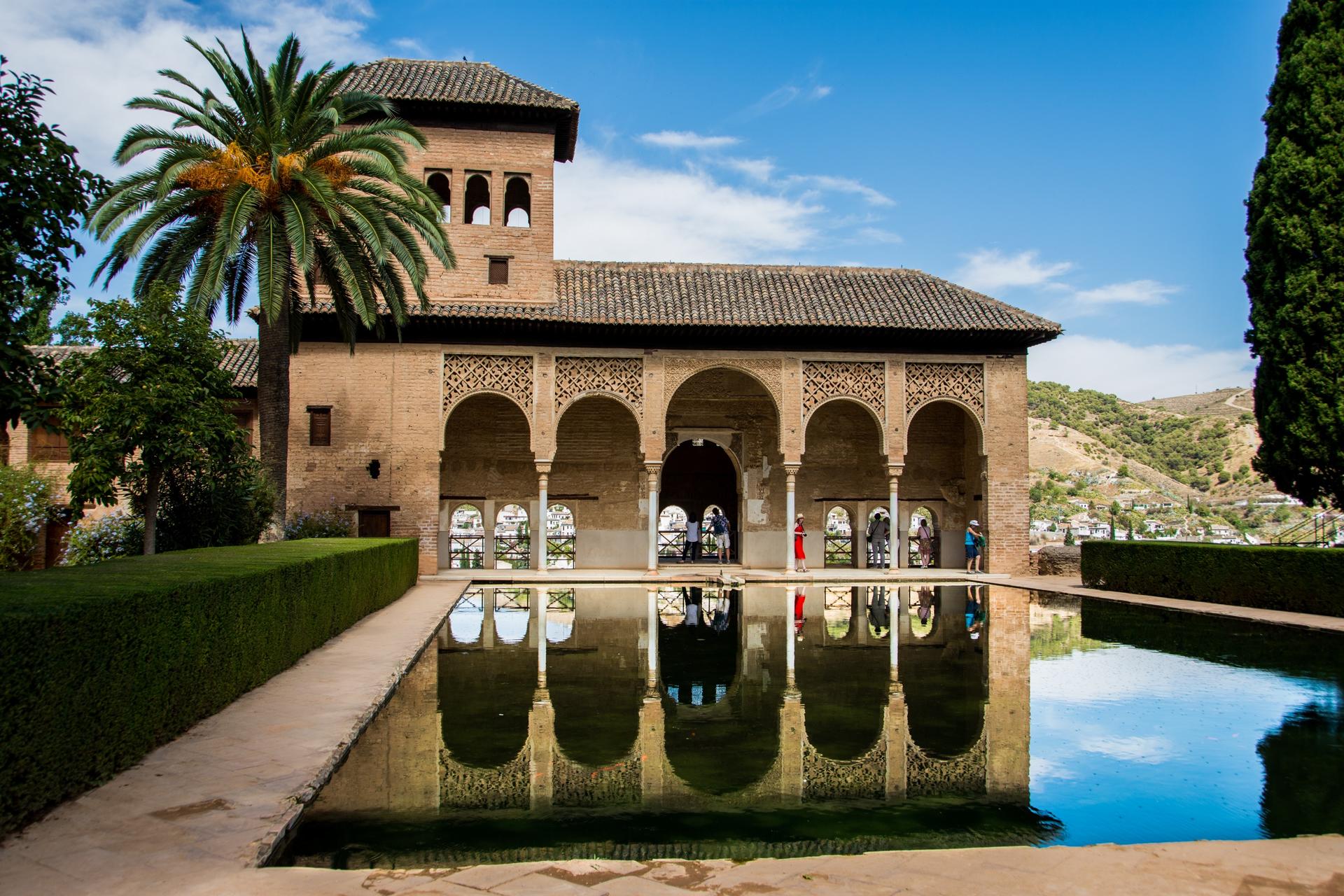 Alhambra Guided Tour with Options for Nasrid Palace and Transfers - Thumbnail 8