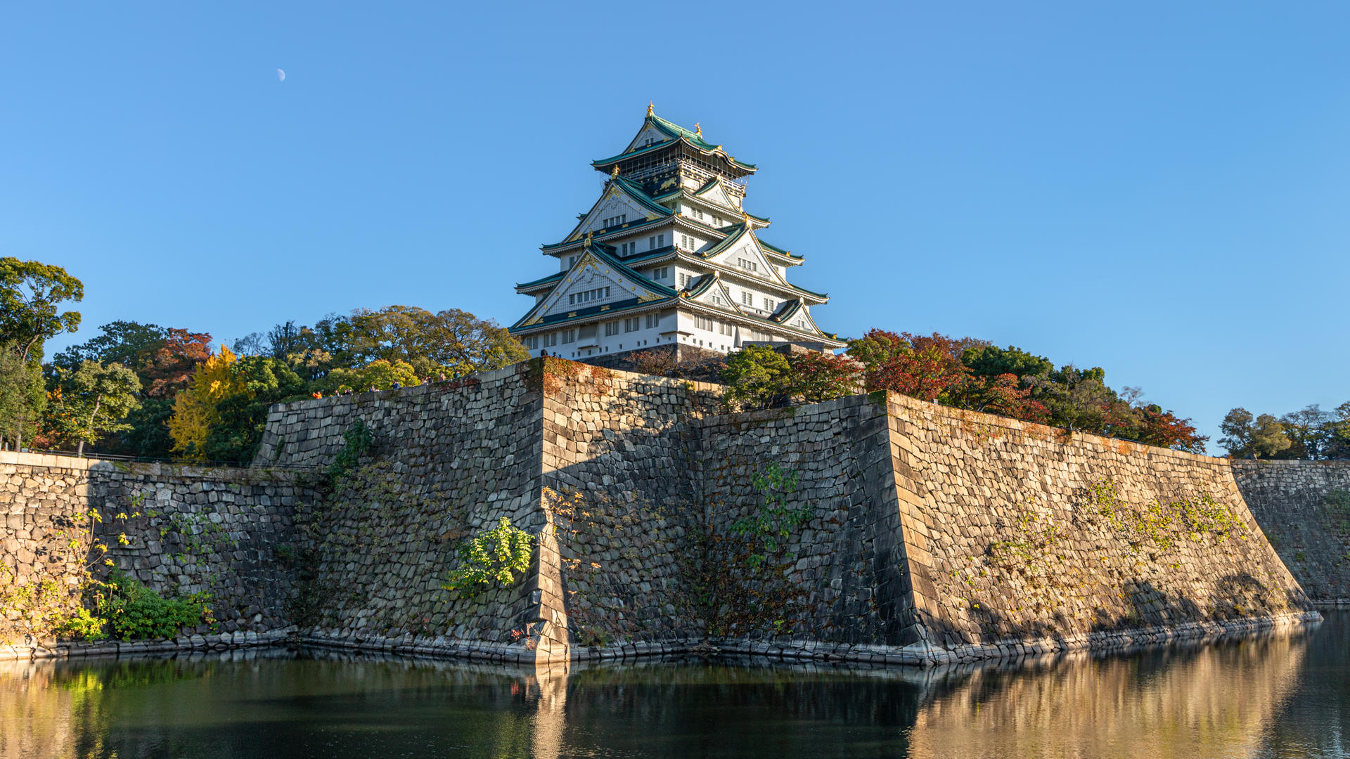 Osaka Castle 3 hours Historical Walking Tour - Thumbnail 2