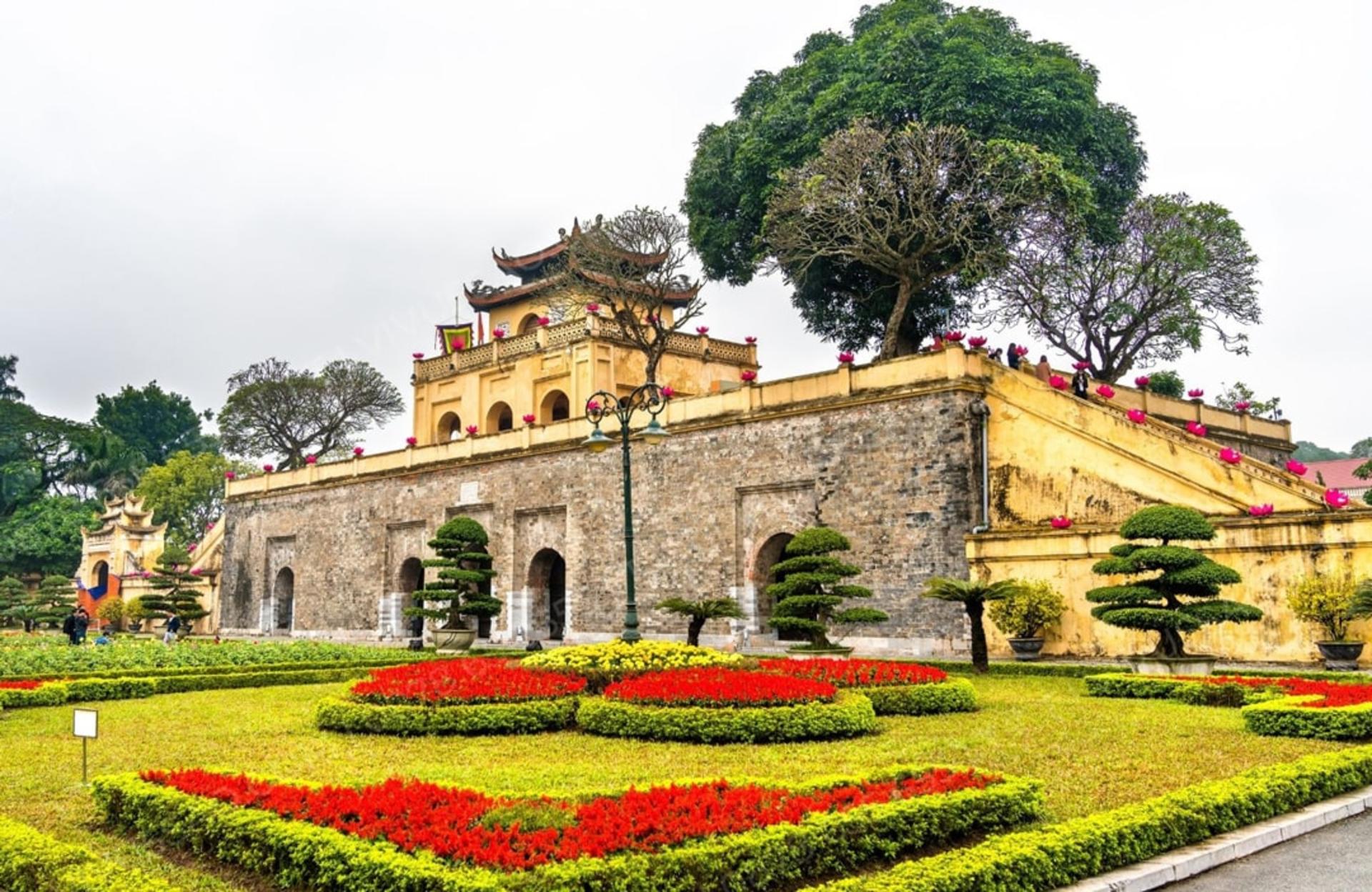 Hanoi Heritage Tour by E-Bike or Car:Hoa Lo Prison, Imperial Citadel - Thumbnail 4